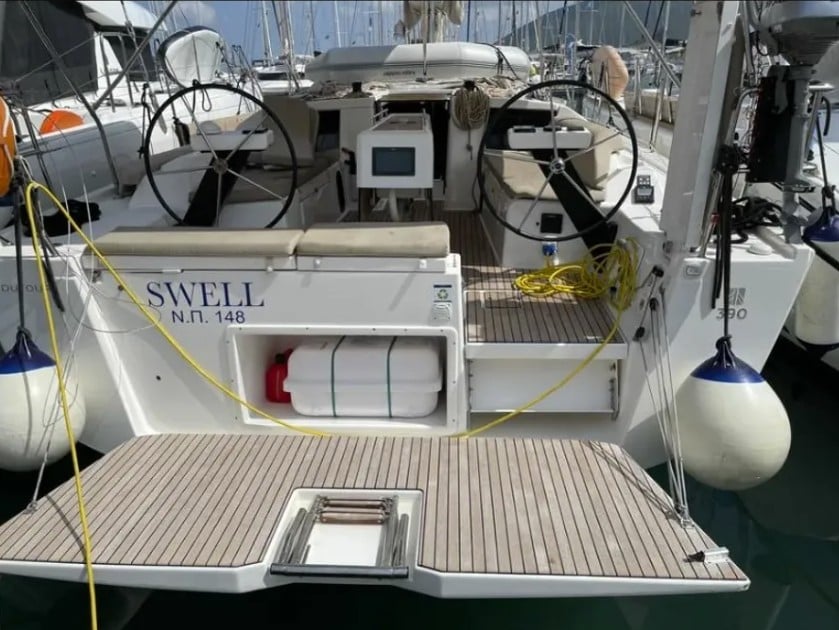 Swell - Sailboat in Sivota