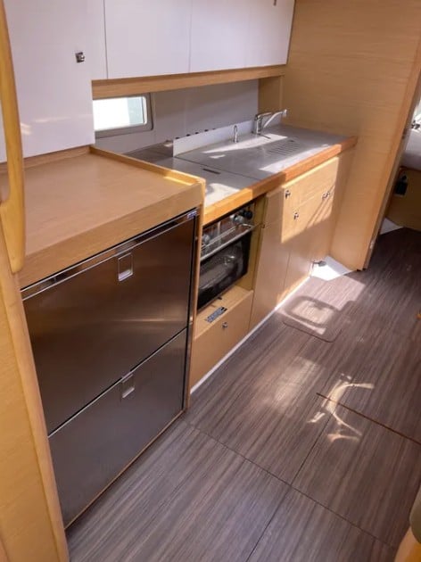 Swell - Sailboat in Sivota