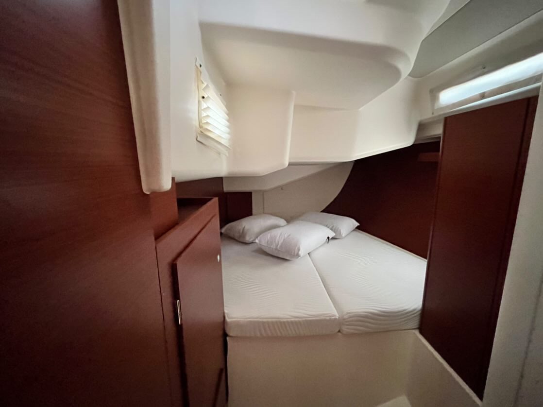 AVRA - Sailboat in Lefkada