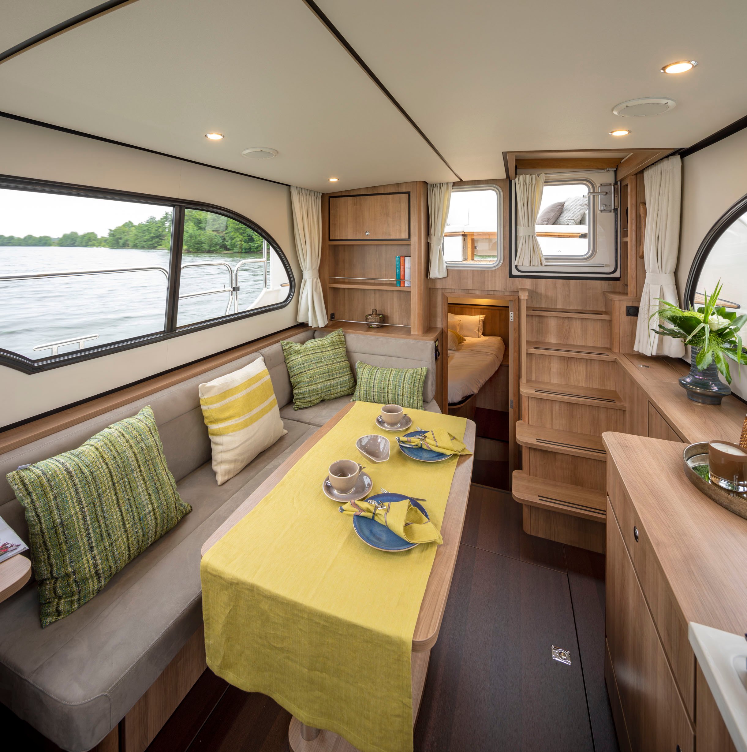 L'Épicurien - Motor Yacht in Le Landeron