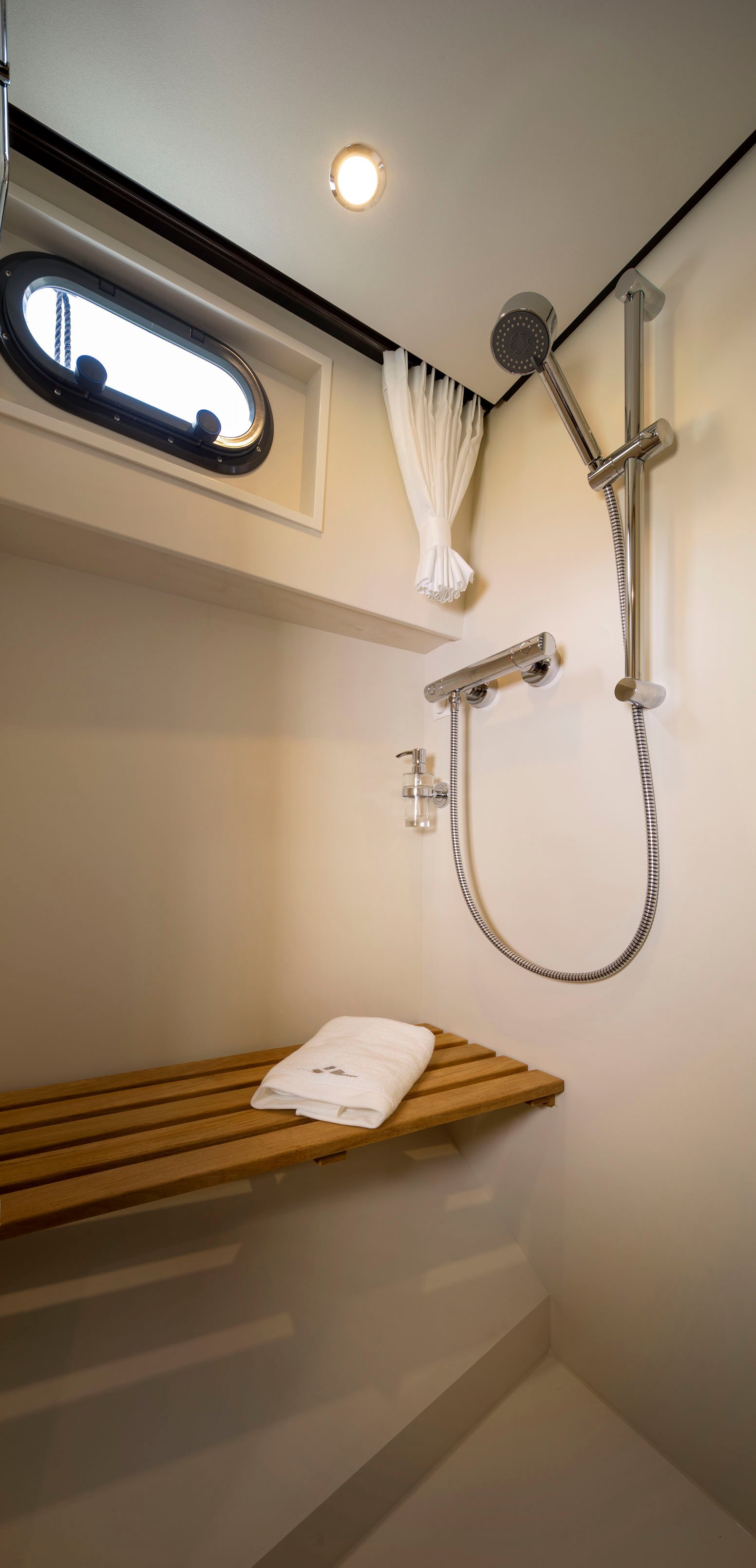 L'Épicurien - Motor Yacht in Le Landeron