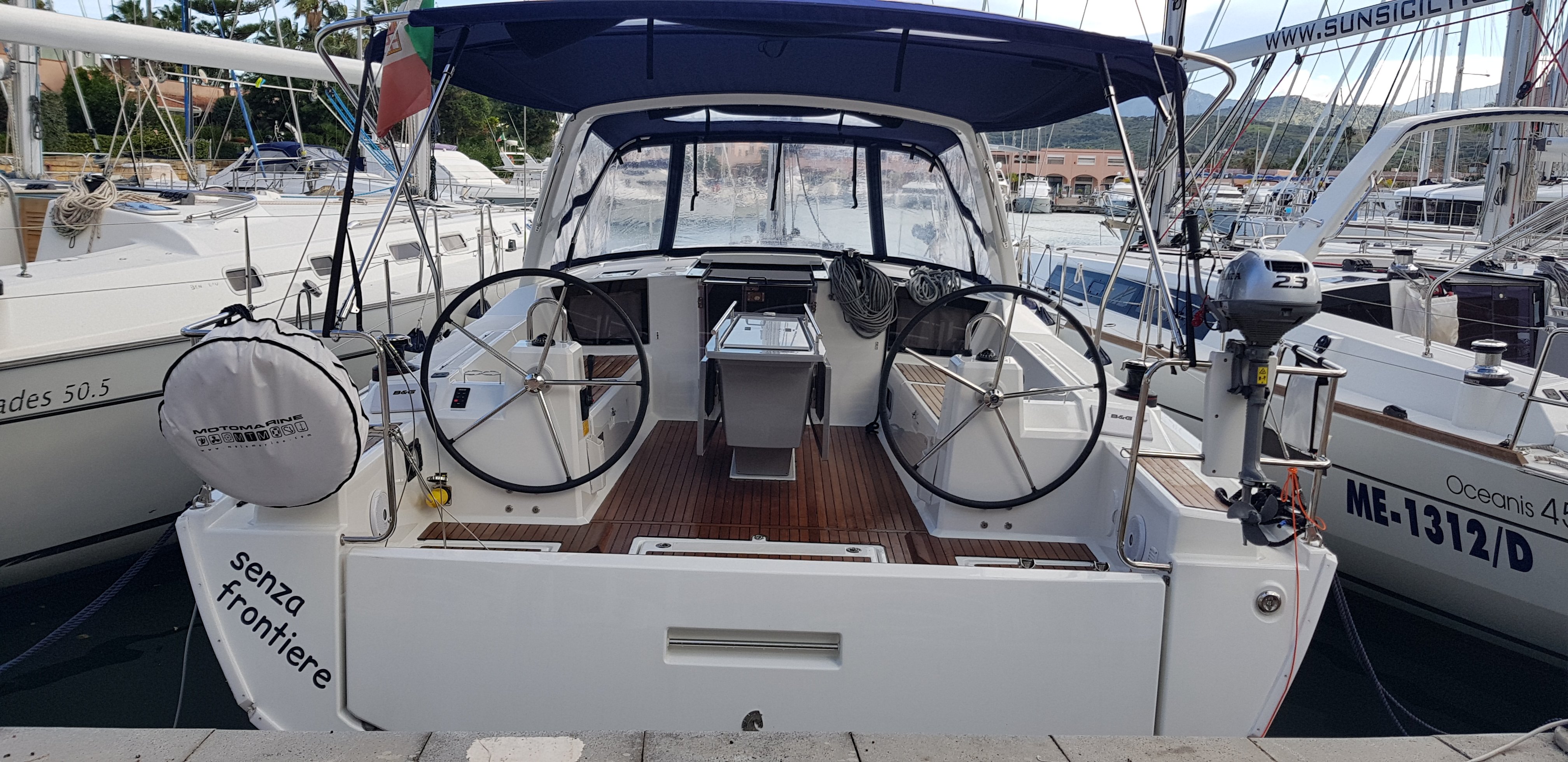 Senza Frontiere - Sailboat in Tonnarella