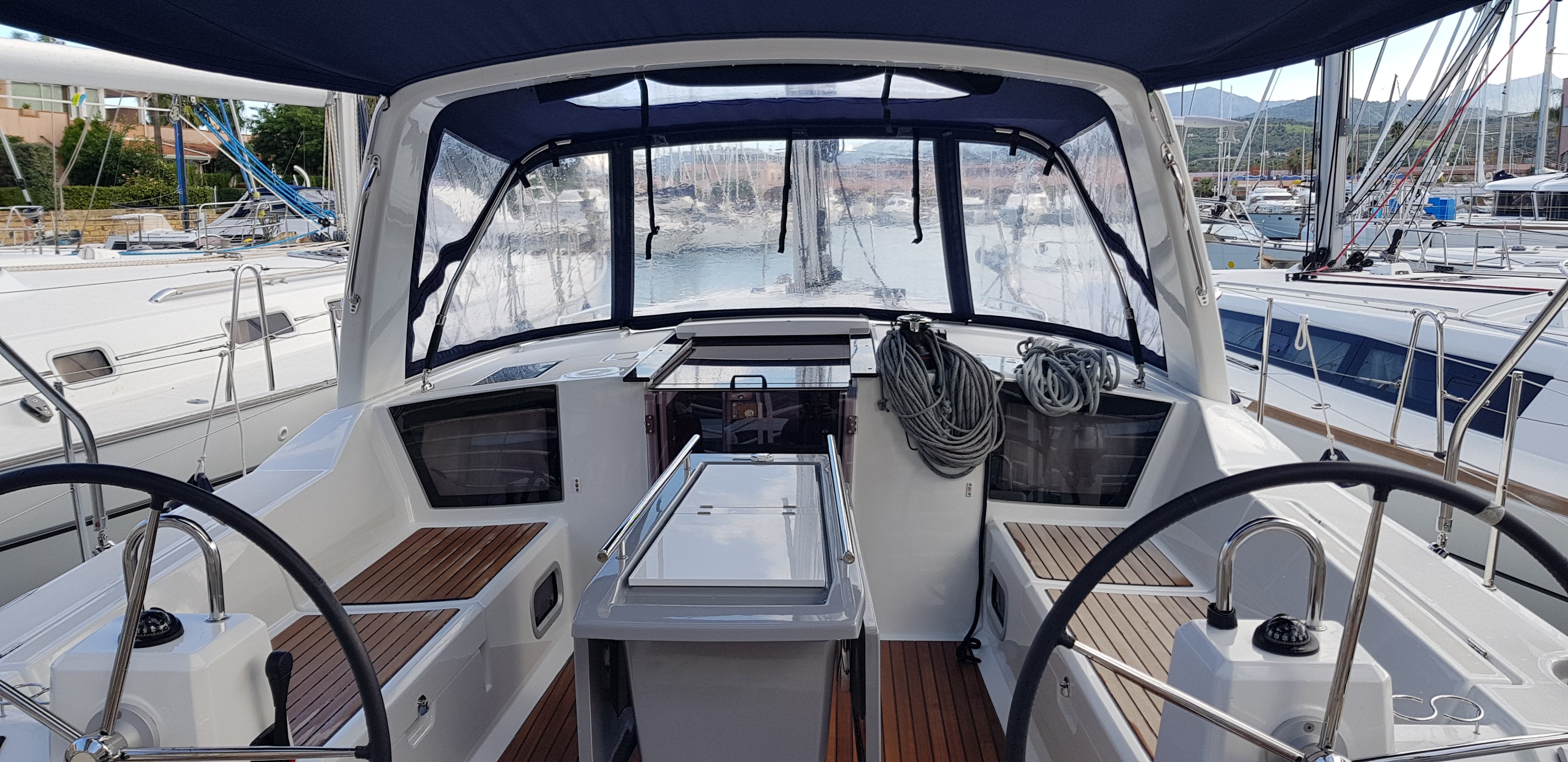 Senza Frontiere - Sailboat in Tonnarella