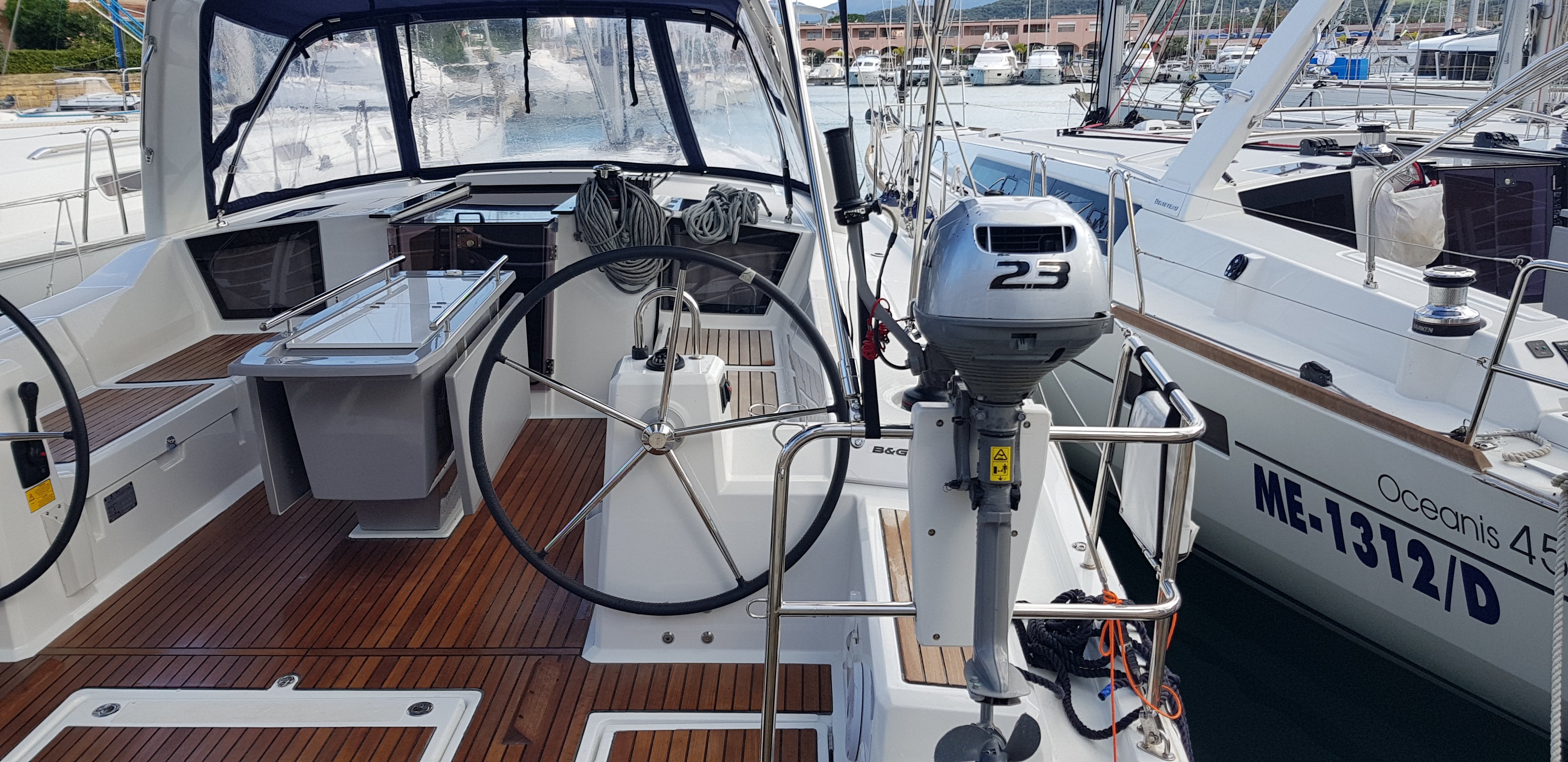 Senza Frontiere - Sailboat in Tonnarella