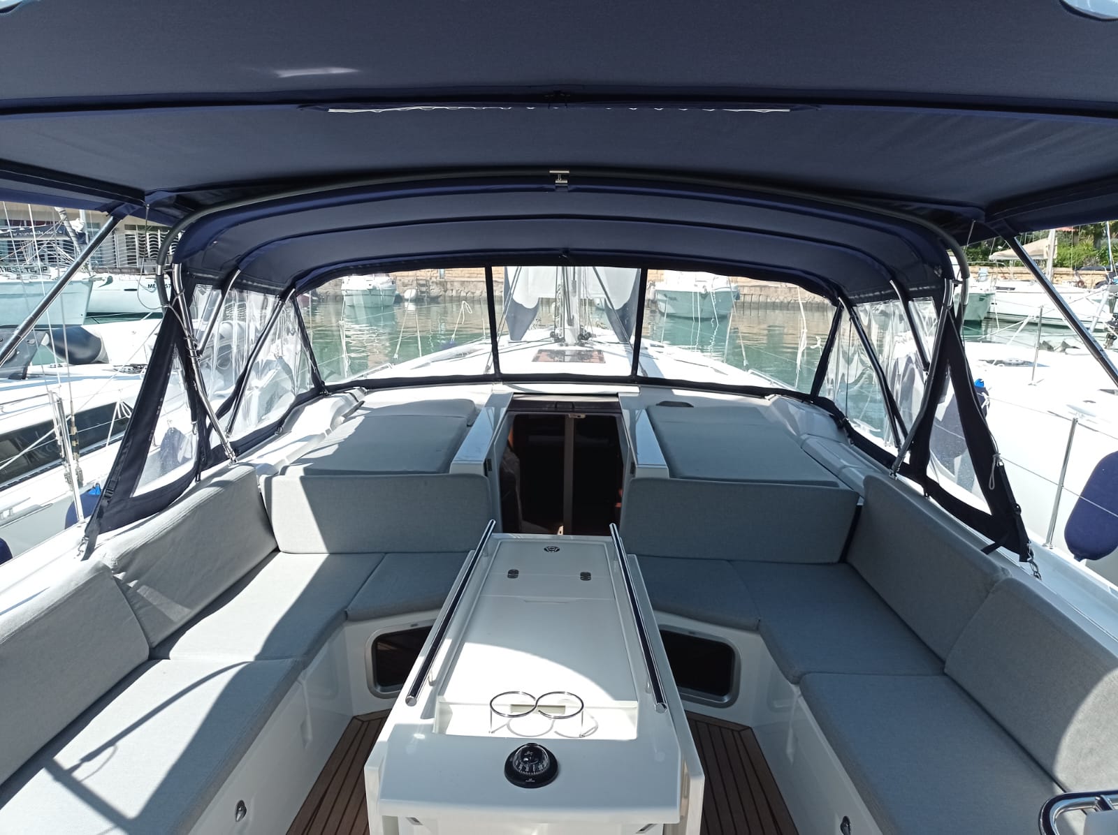 Senza Confini II - Sailboat in Tonnarella