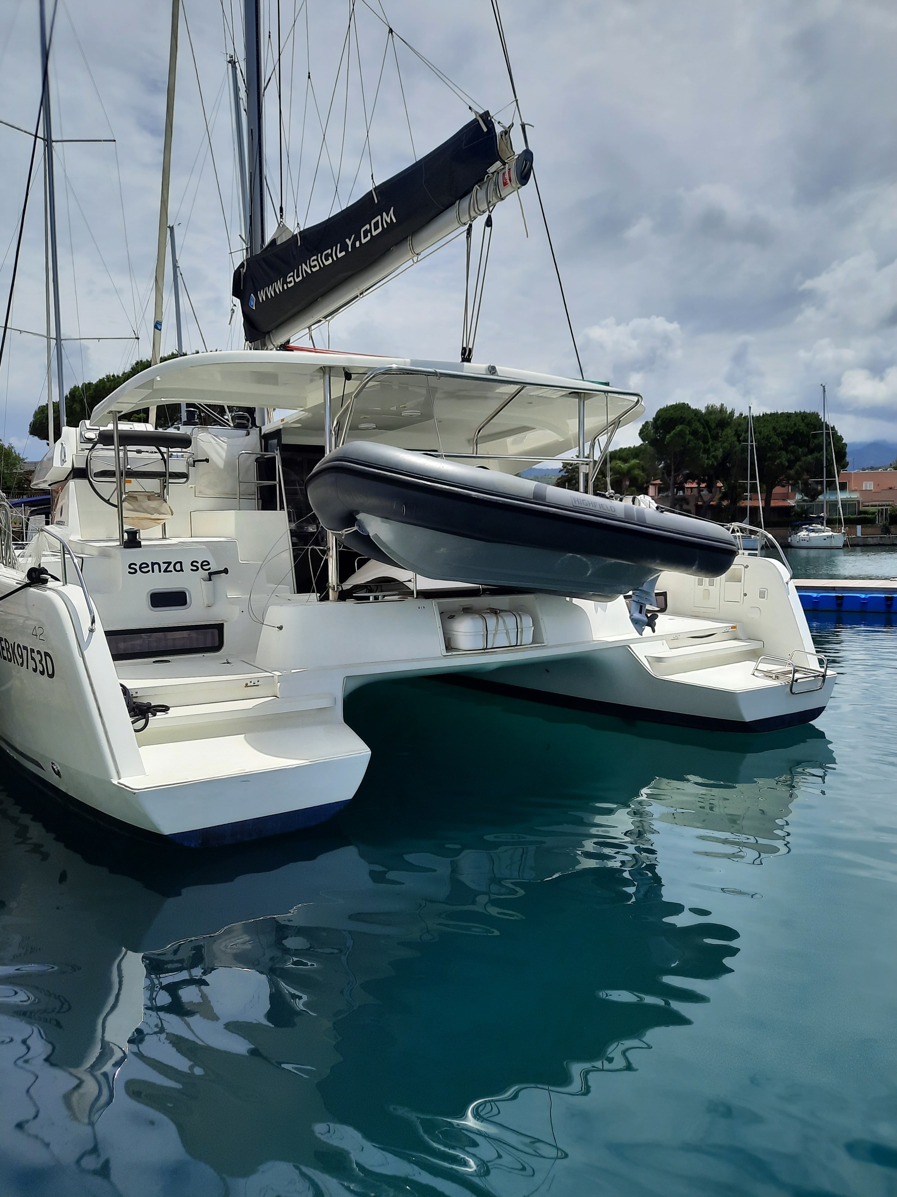 Senza Sosta - Catamaran in Tonnarella