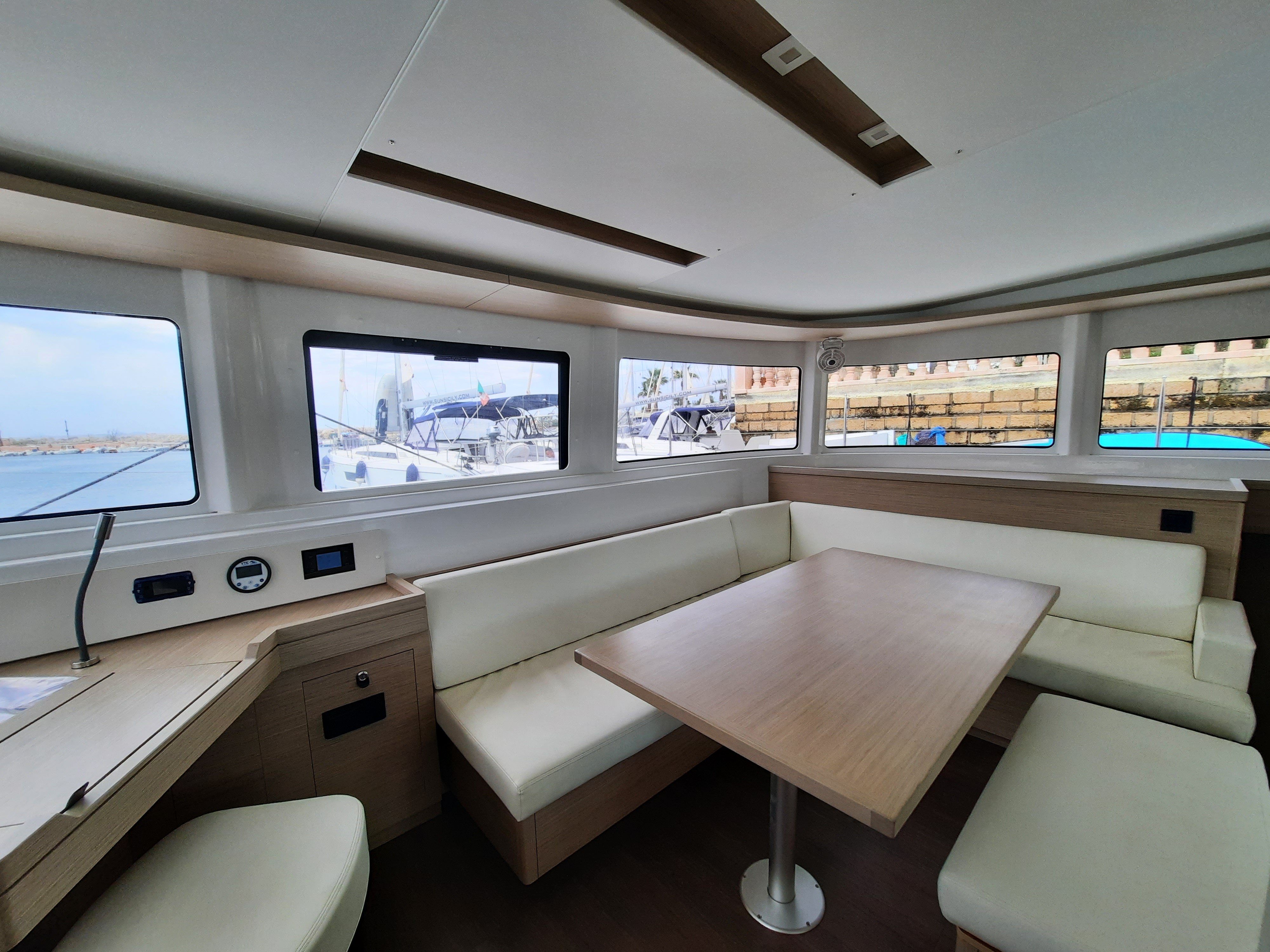 ALBA - Catamaran in Tonnarella