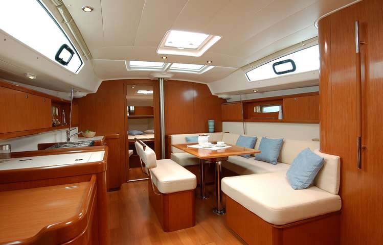 Senza Veli - Yelkenli içinde Tonnarella