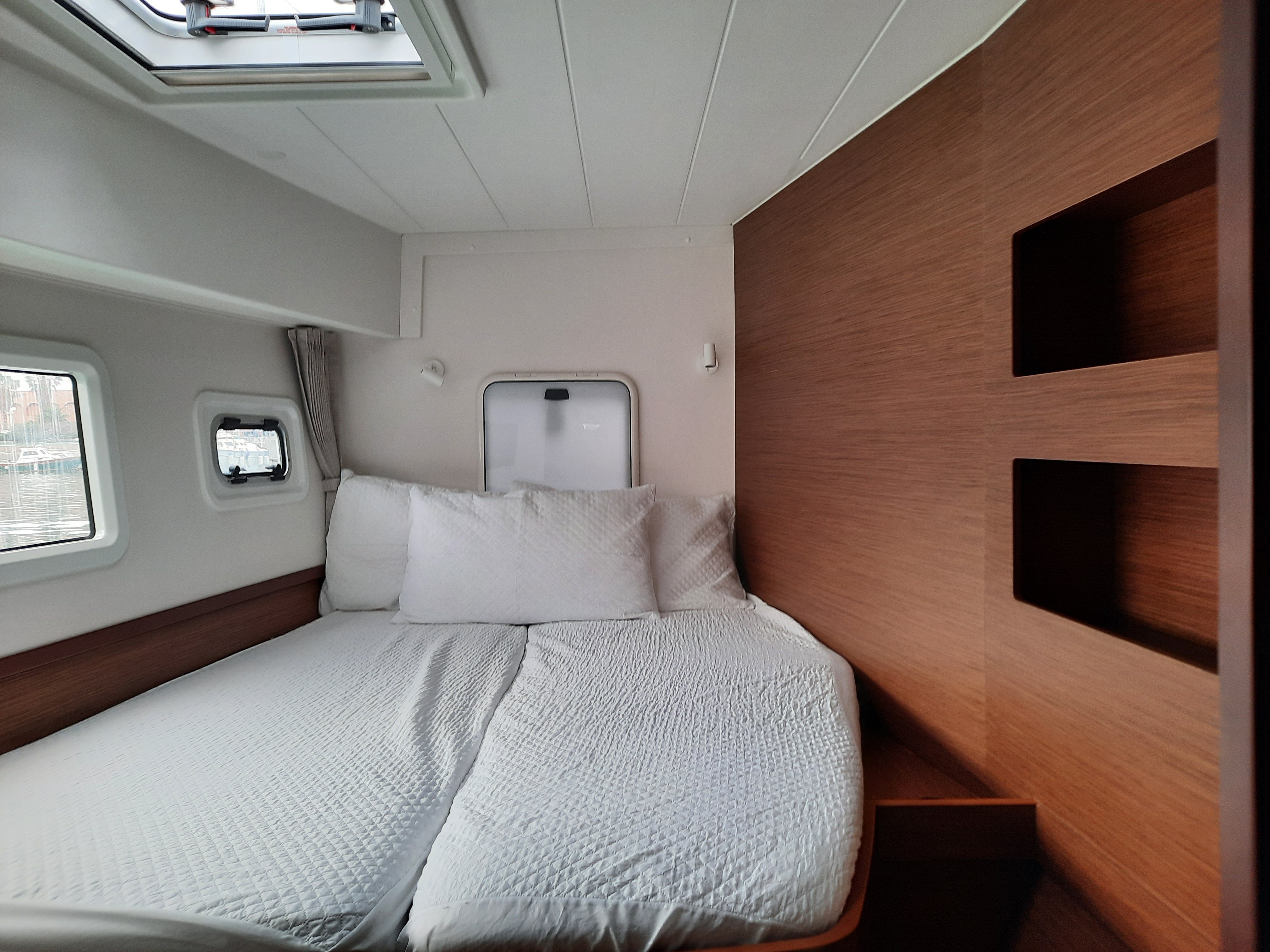 Senza Ma (A/C and Generator) - Katamaran içinde Tonnarella