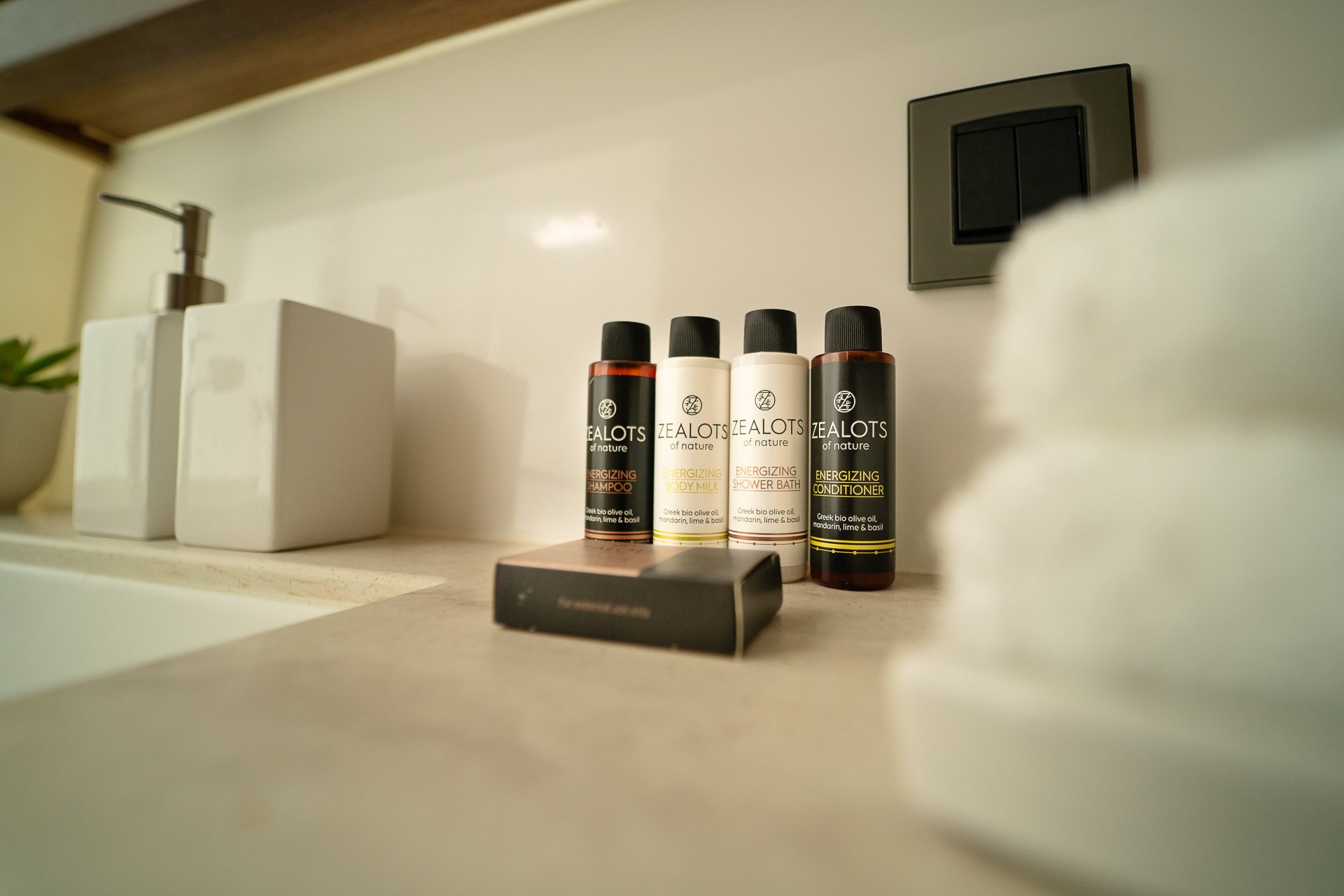 OMNIA - Catamaran in Pireas