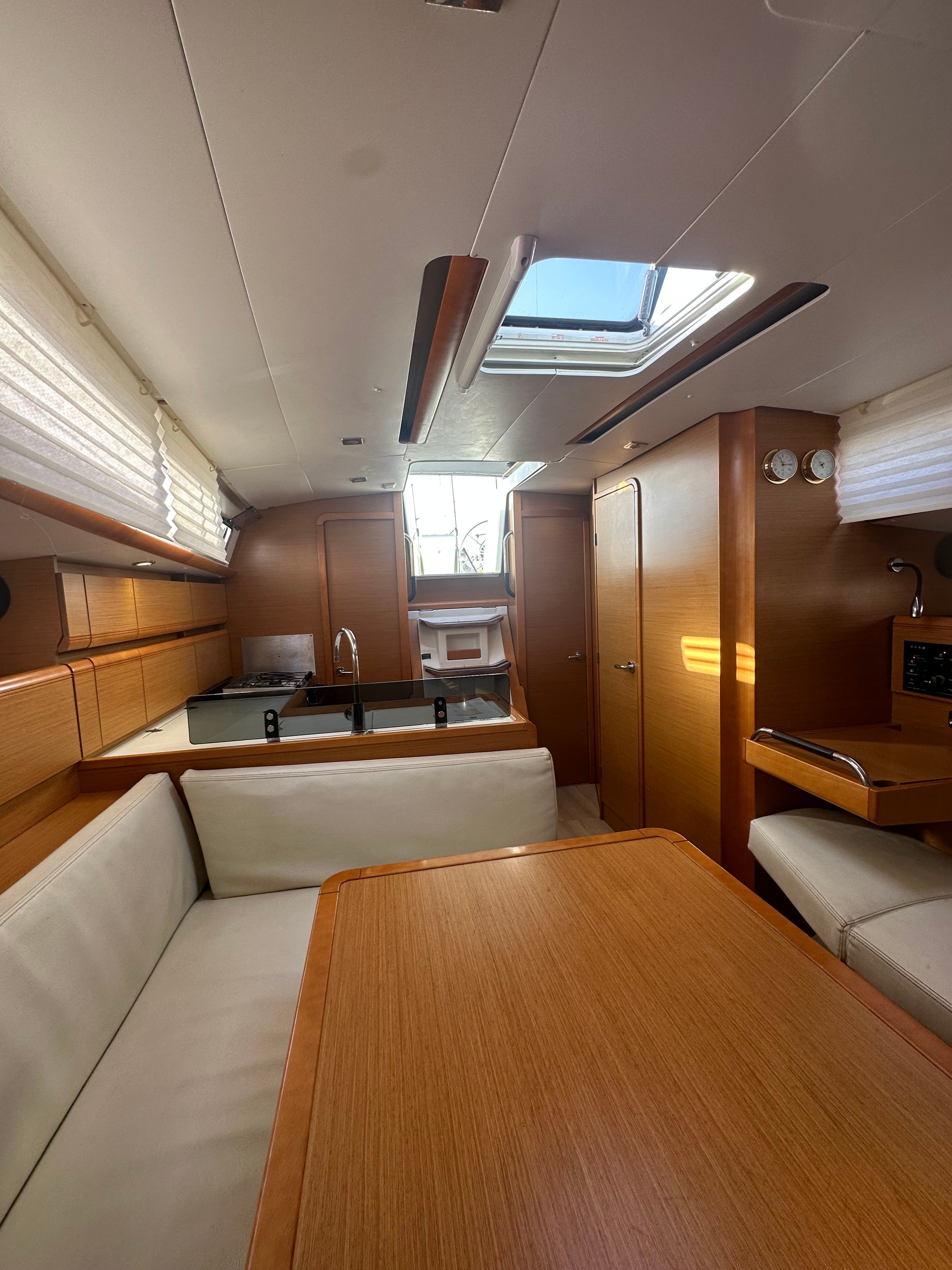 OYSTER SHELL - Sailboat in Alimos