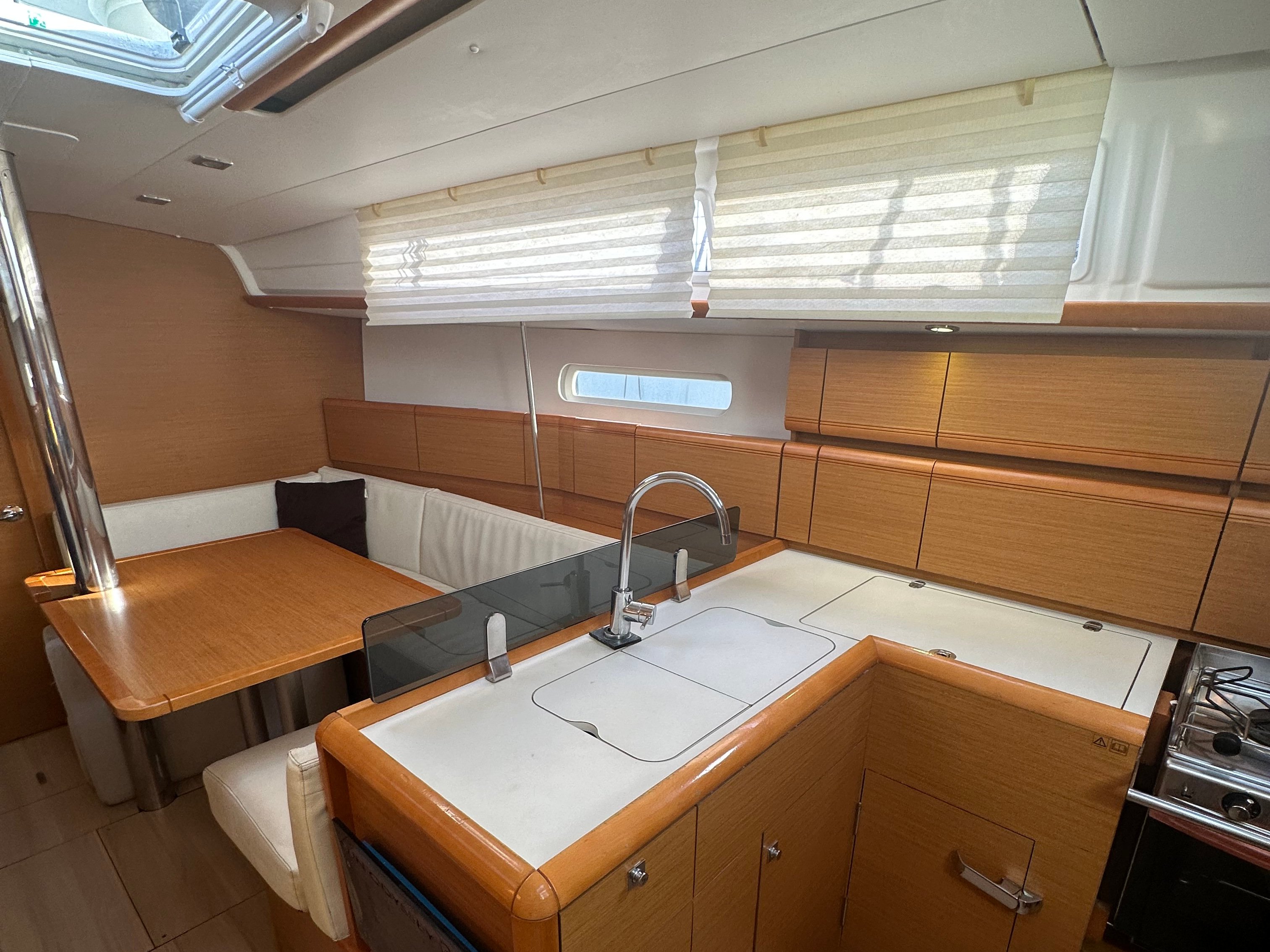 OYSTER SHELL - Sailboat in Alimos