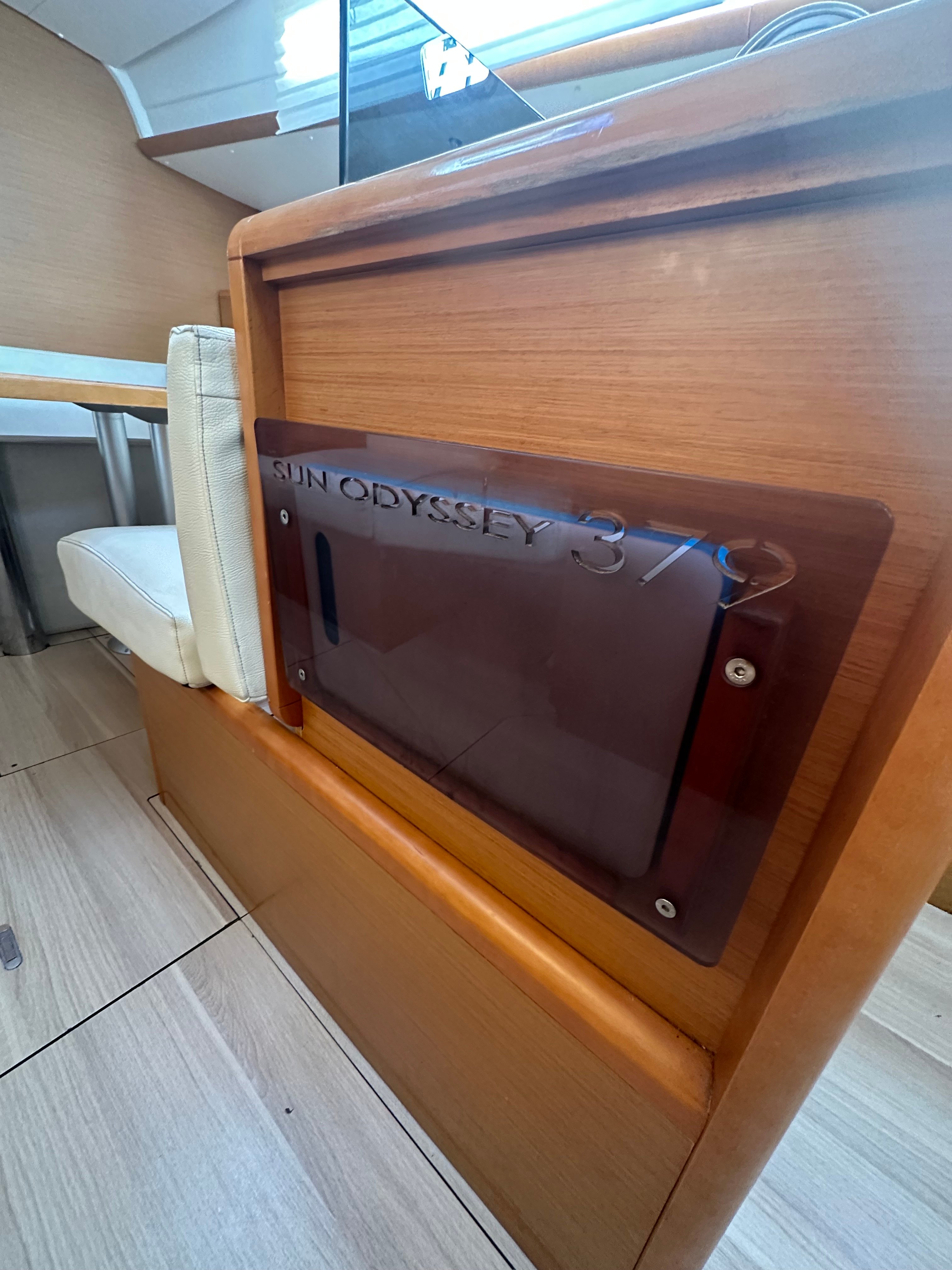 OYSTER SHELL - Sailboat in Alimos