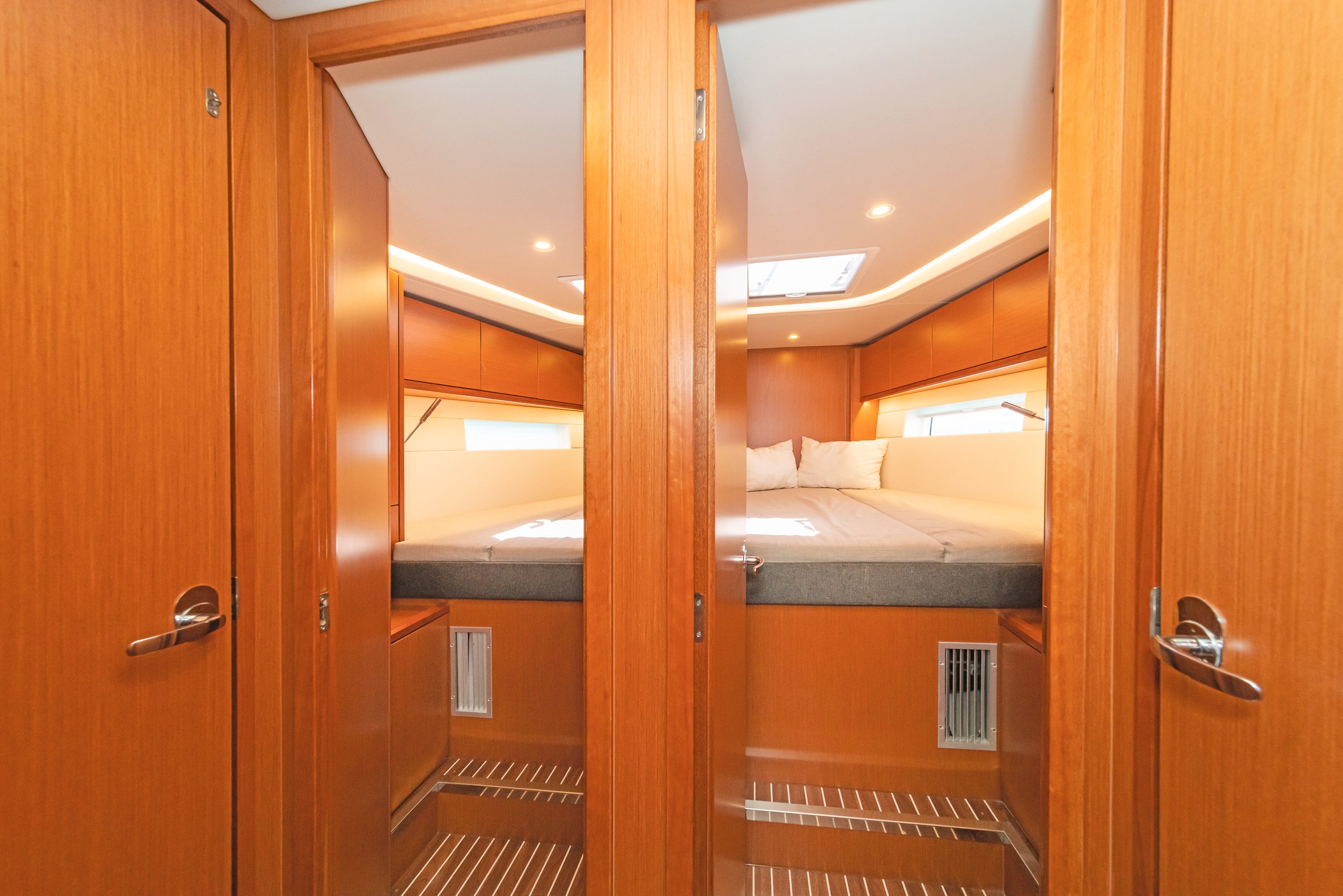 Seacret - Sailboat in Alimos