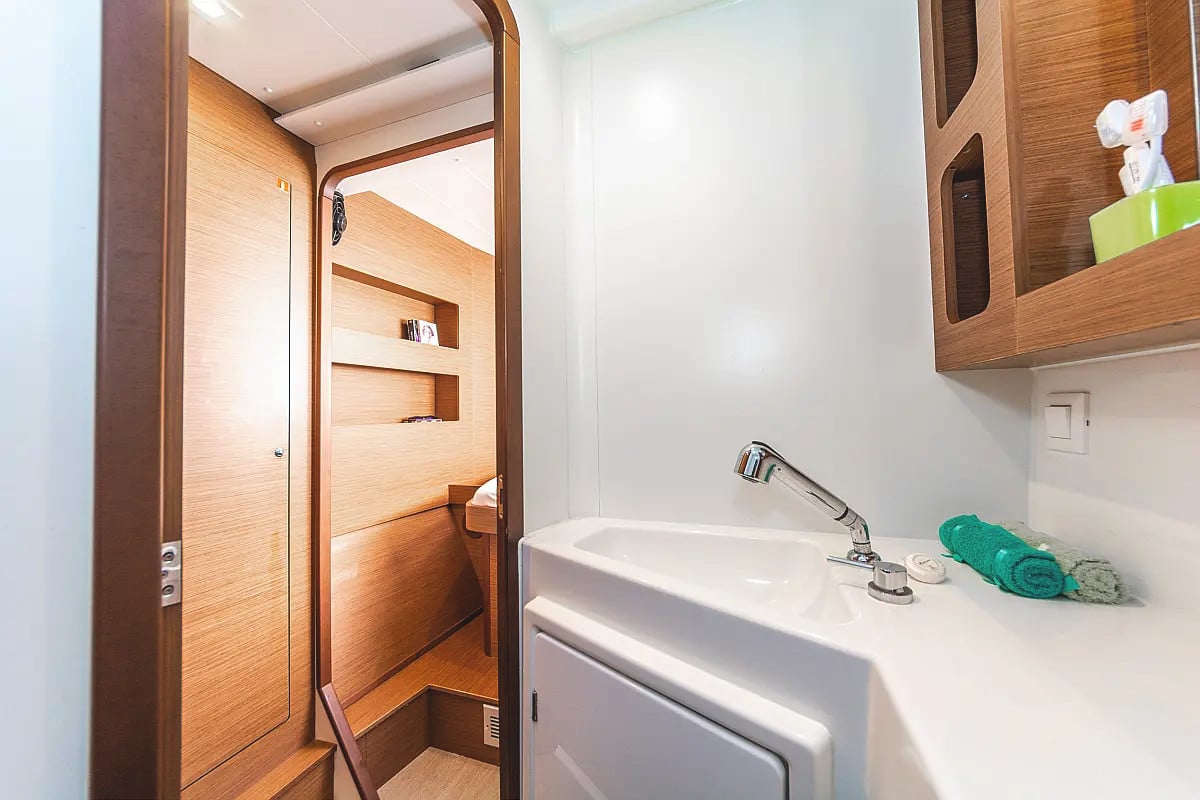 AM20 - Katamaran içinde Alimos