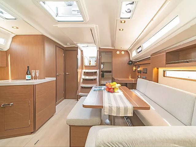 RO22 - Yelkenli içinde Alimos