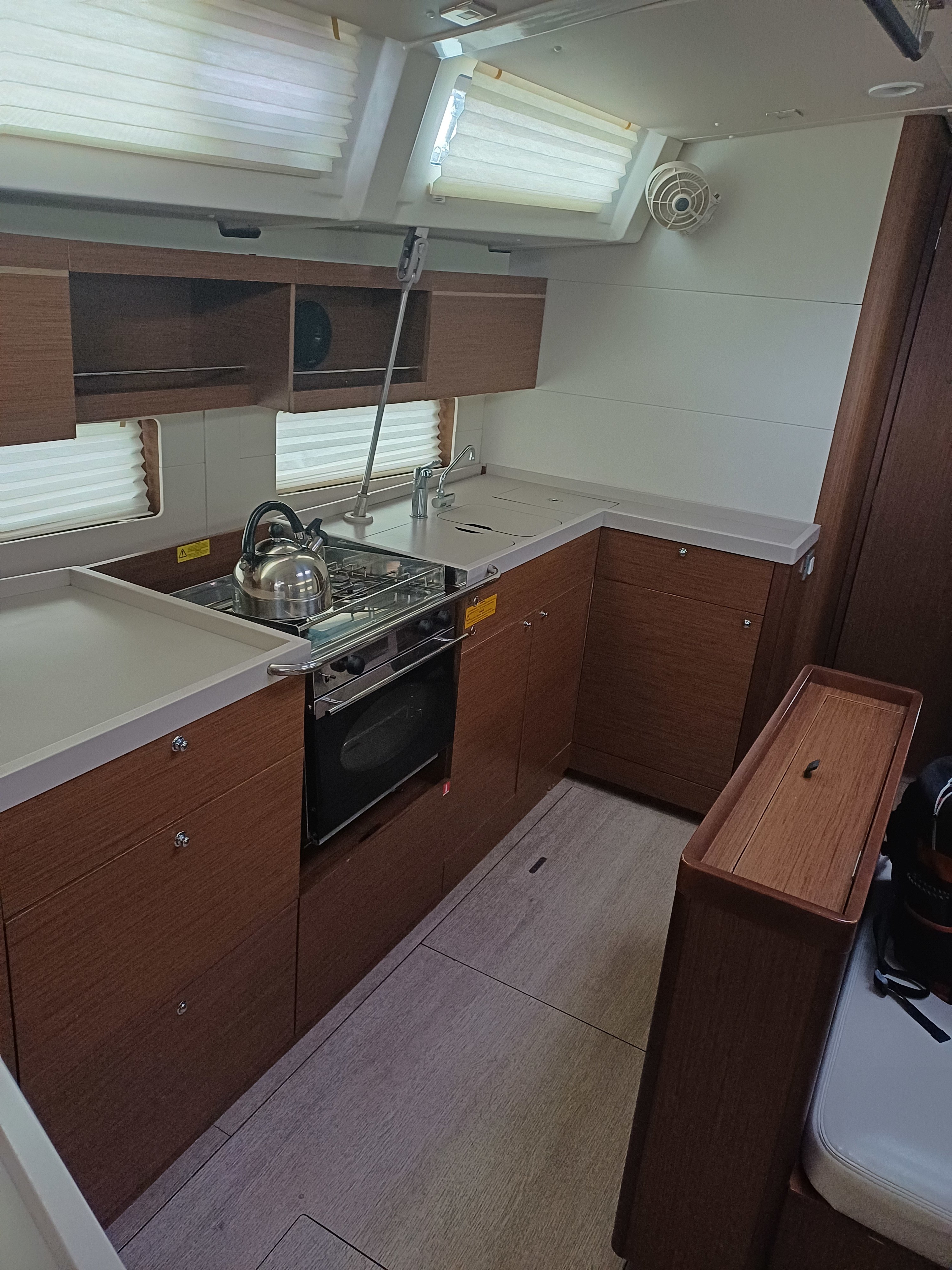 ILIA - Sailboat in Alimos