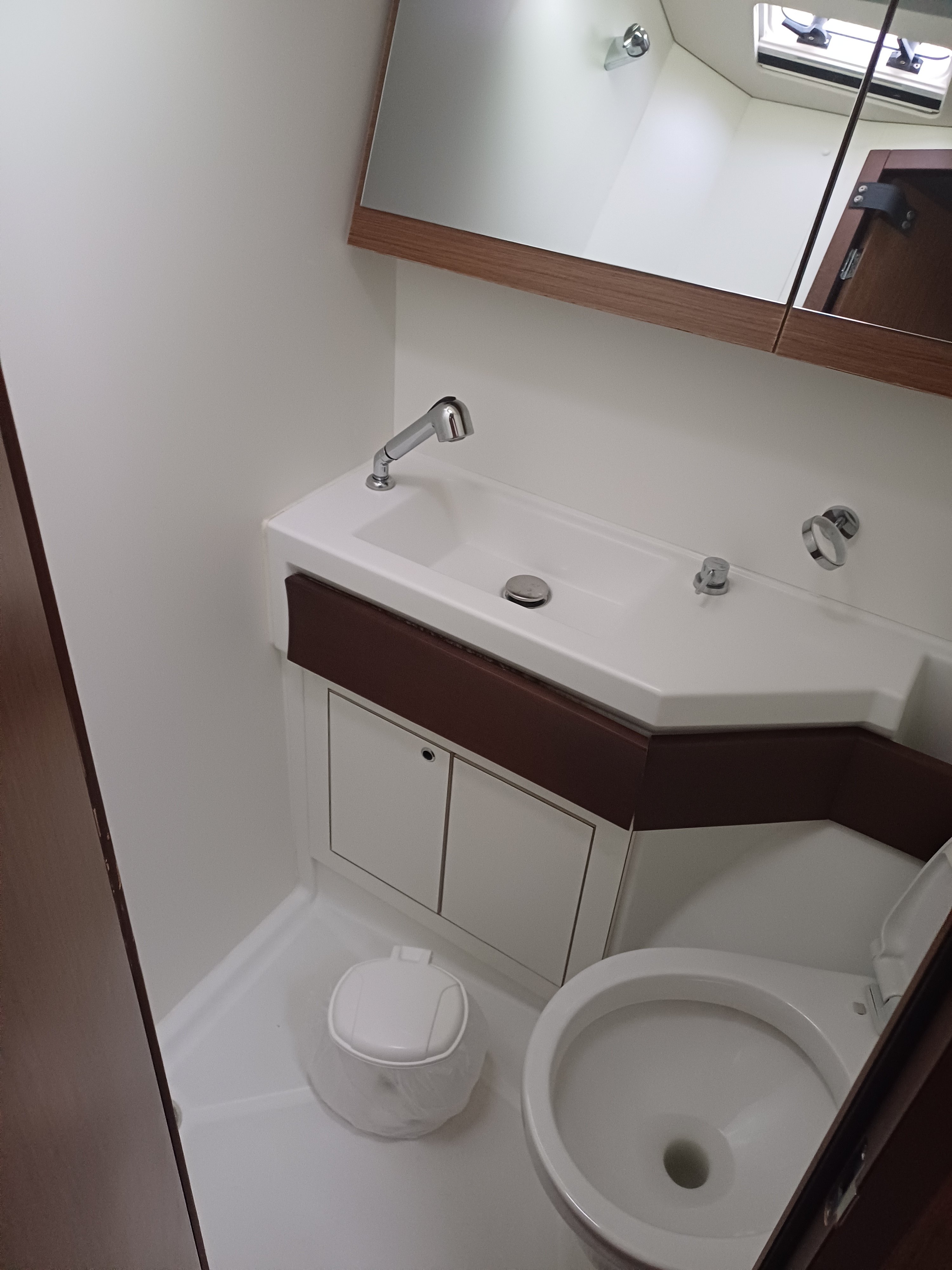 ILIA - Sailboat in Alimos