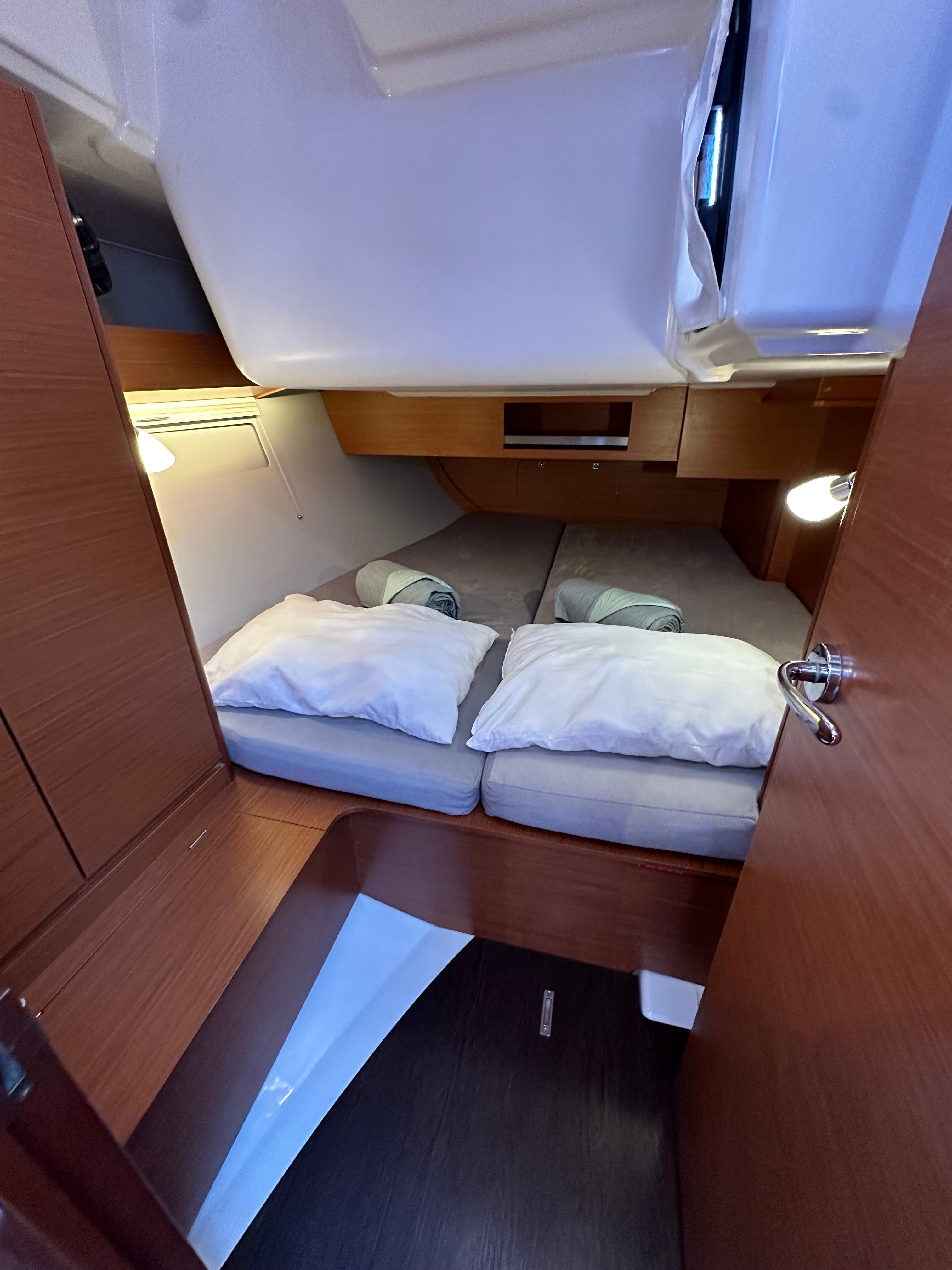 INO - Yelkenli içinde Alimos