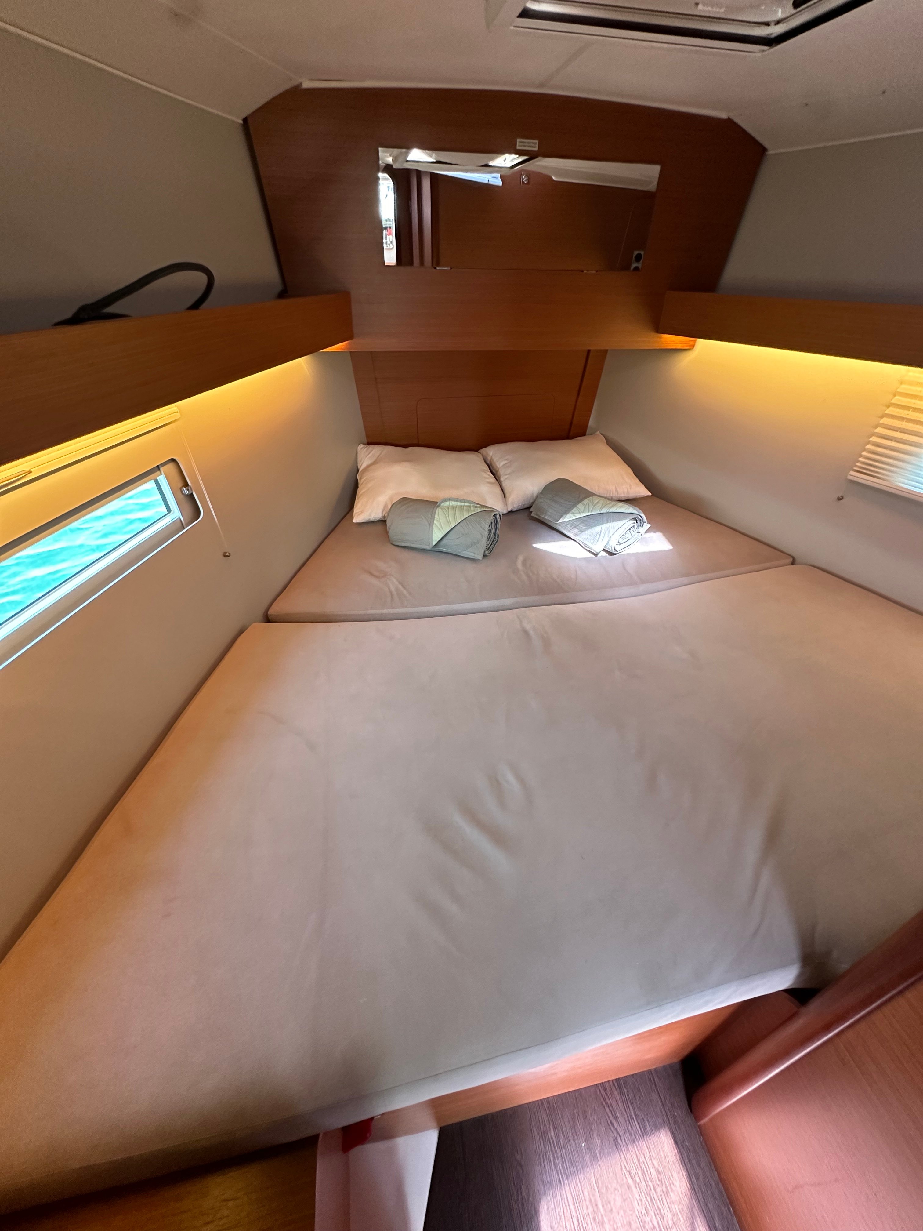 INO - Yelkenli içinde Alimos