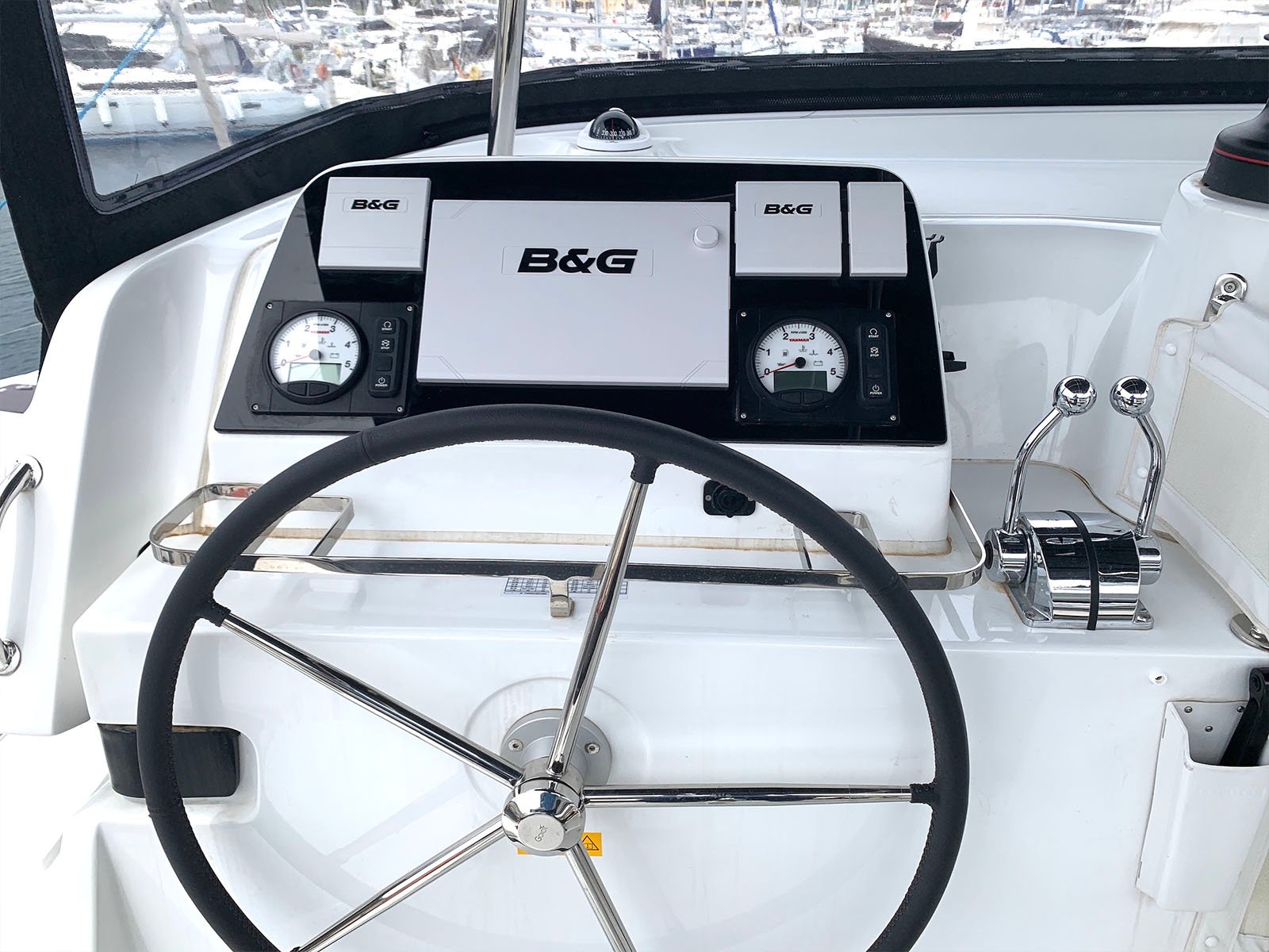 Zoe - Katamaran içinde Anatoliki Attiki