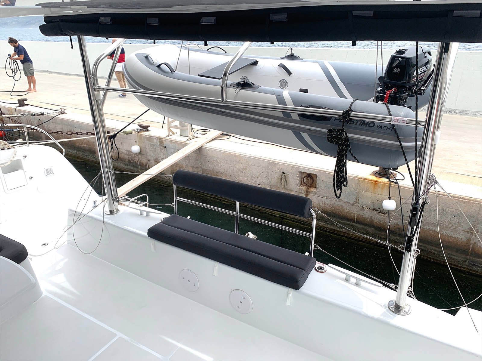 Zoe - Katamaran içinde Anatoliki Attiki