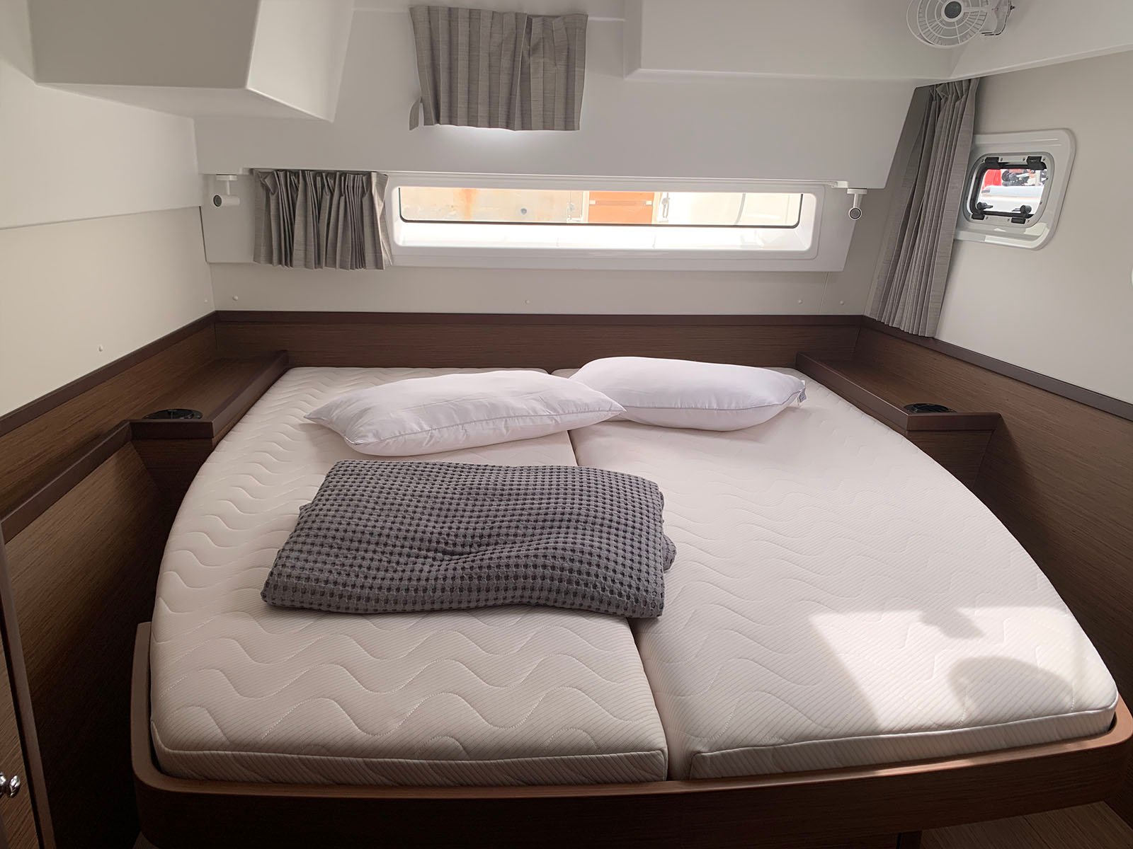 Zoe - Katamaran içinde Anatoliki Attiki