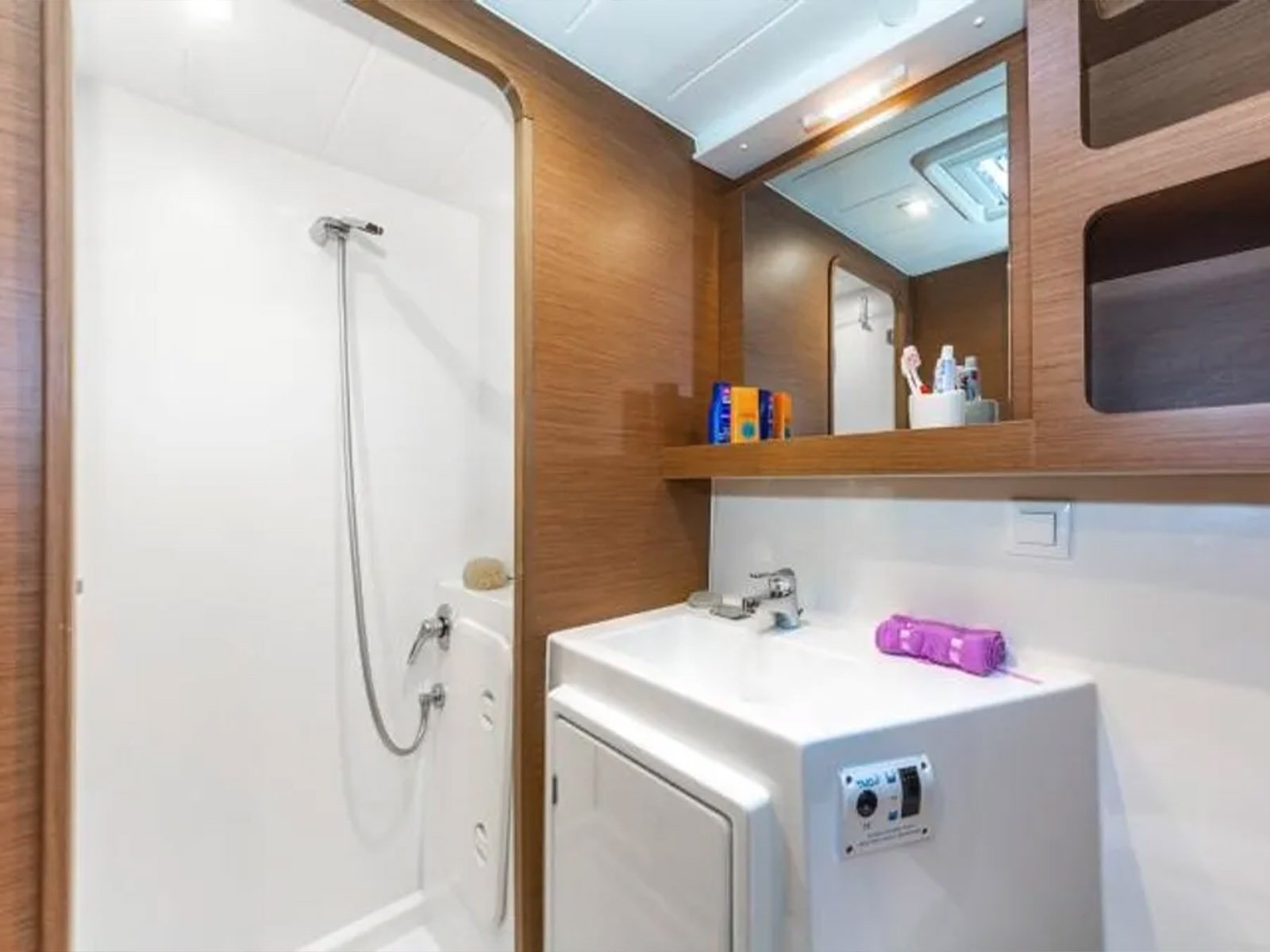 Fantasea - Katamaran içinde Anatoliki Attiki