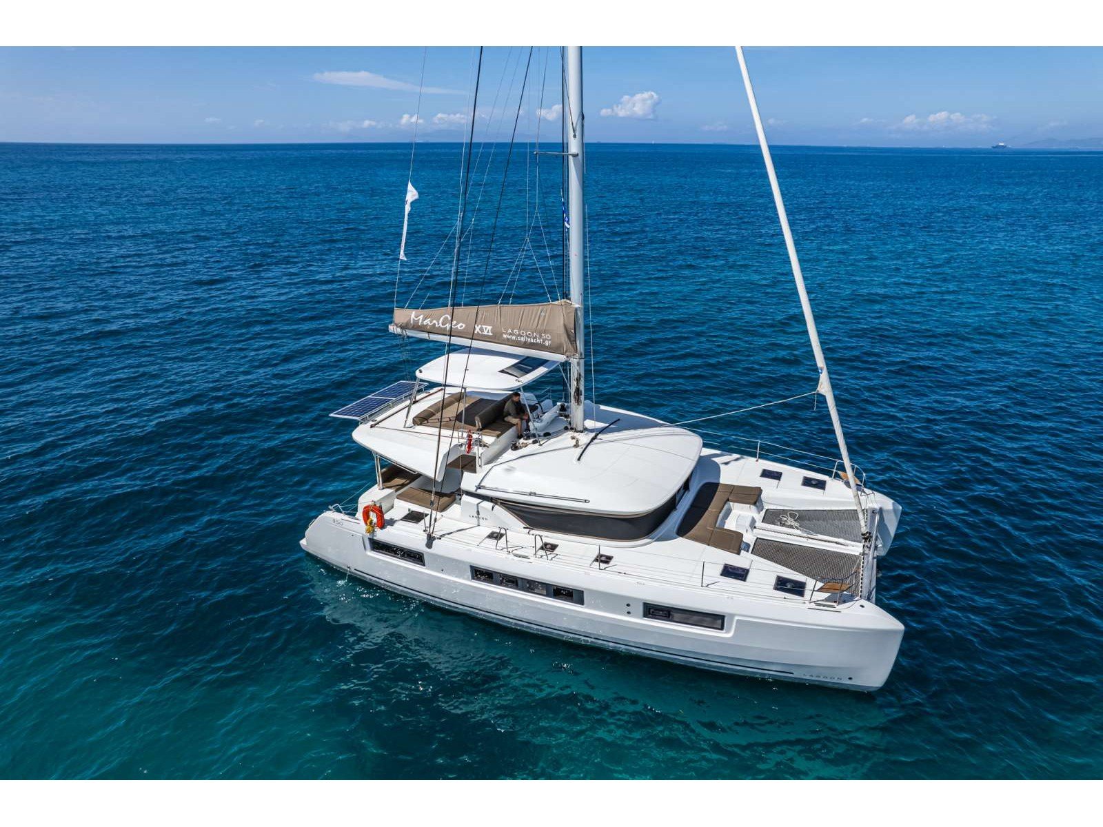 Margeo XVI  (A/C - Generator - Water Maker - dishwasher) - Katamaran içinde Alimos