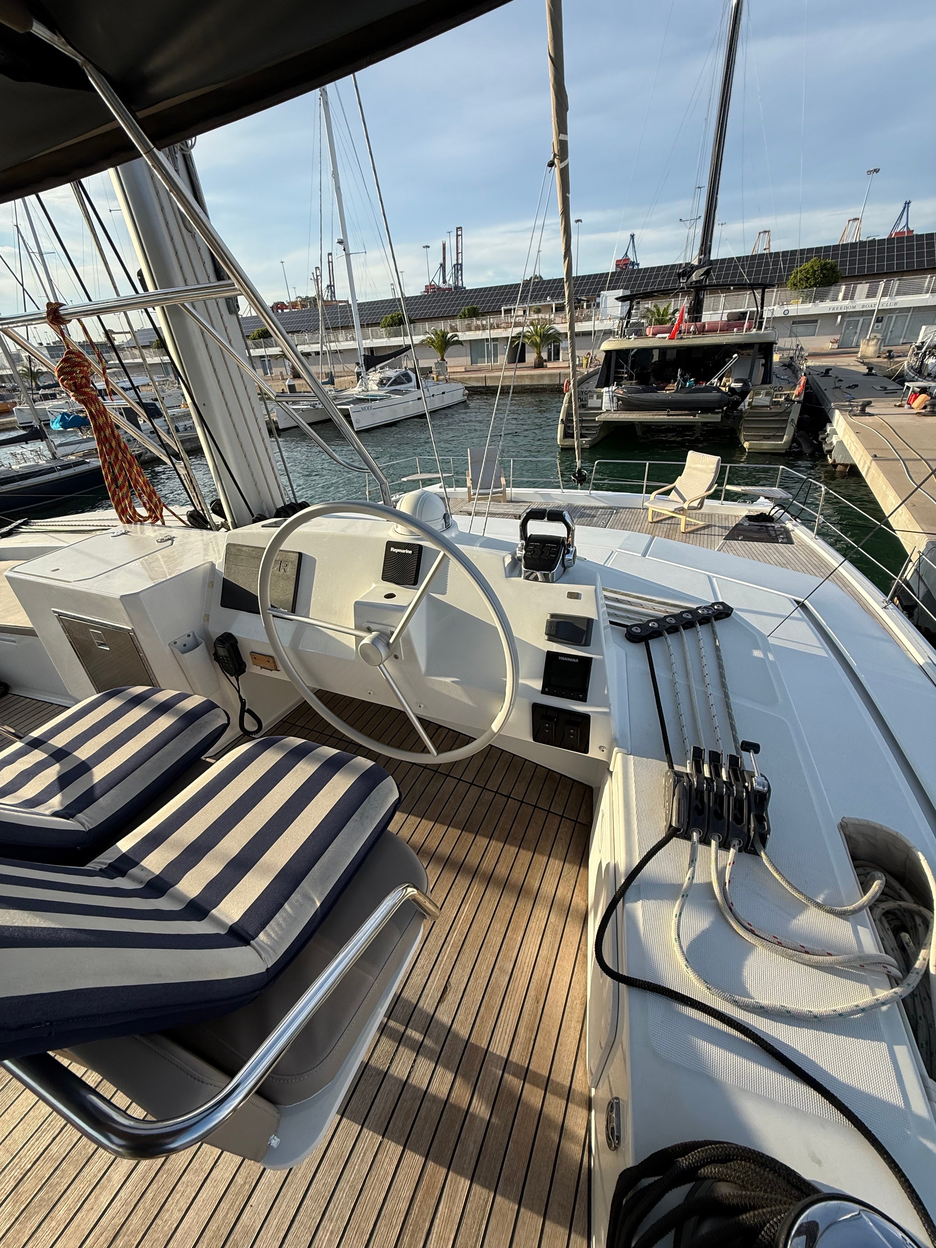 Blue Lagoon - Catamaran in València