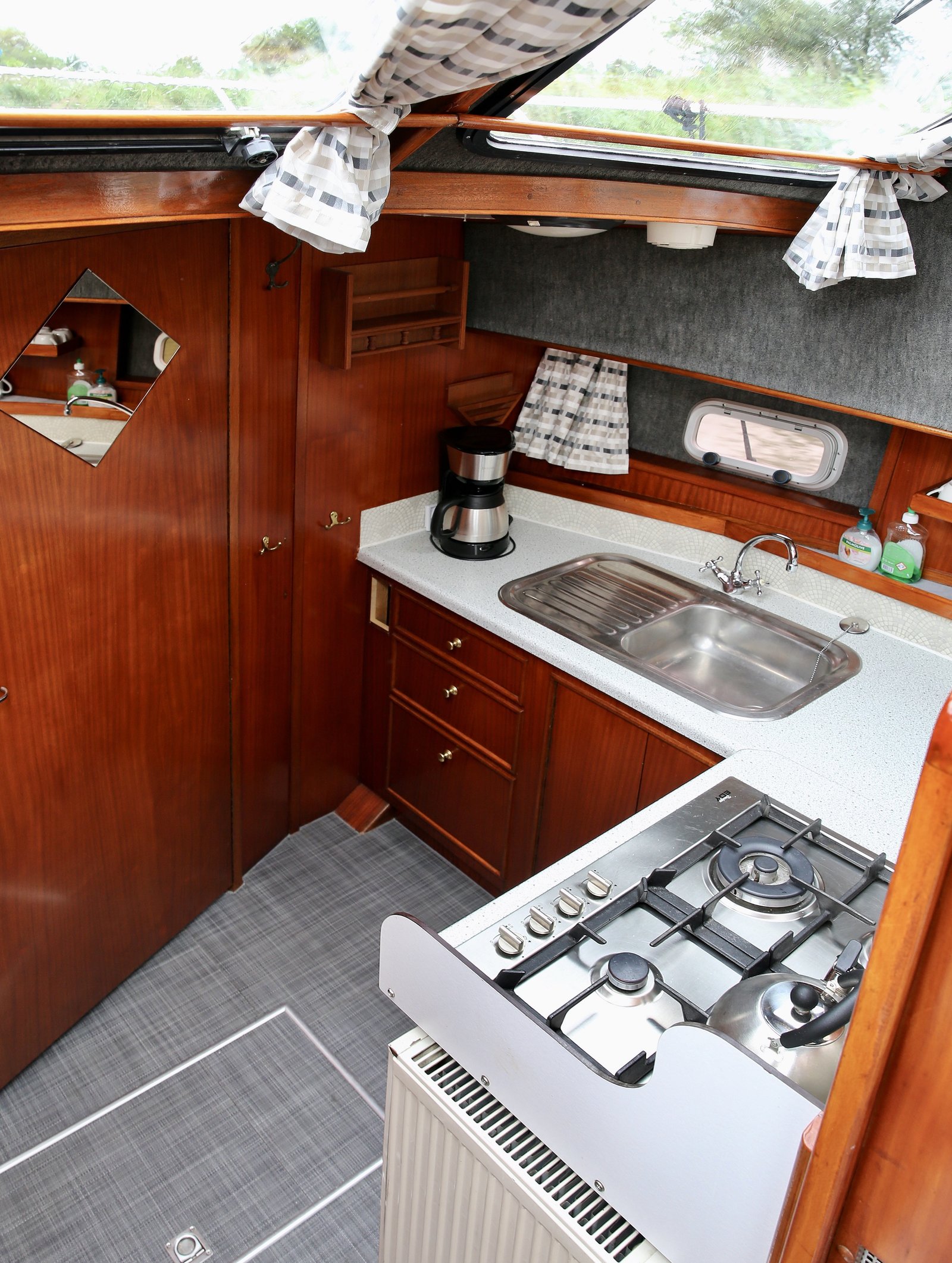 Larissa - Motor Yacht in Heukelum