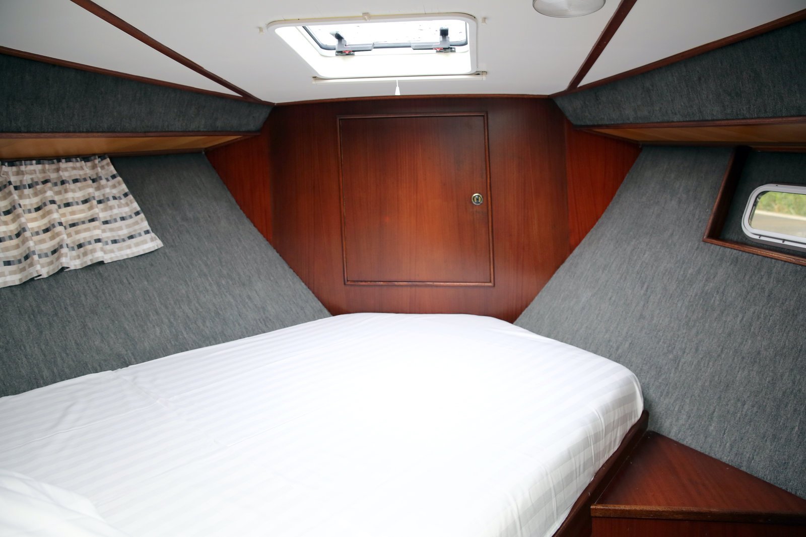 Larissa - Motor Yacht in Heukelum