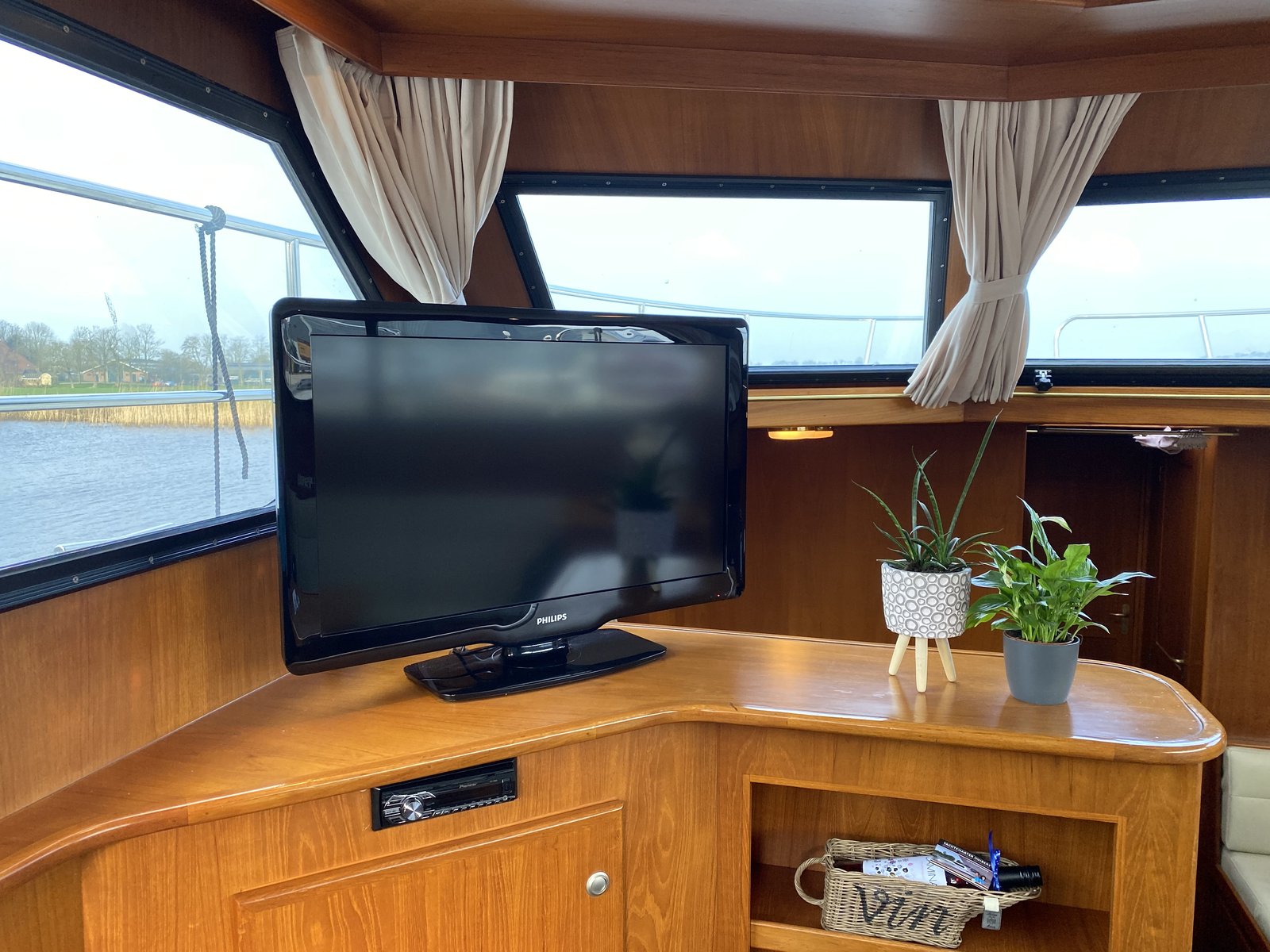 Atlas - Motor Yacht in Heukelum