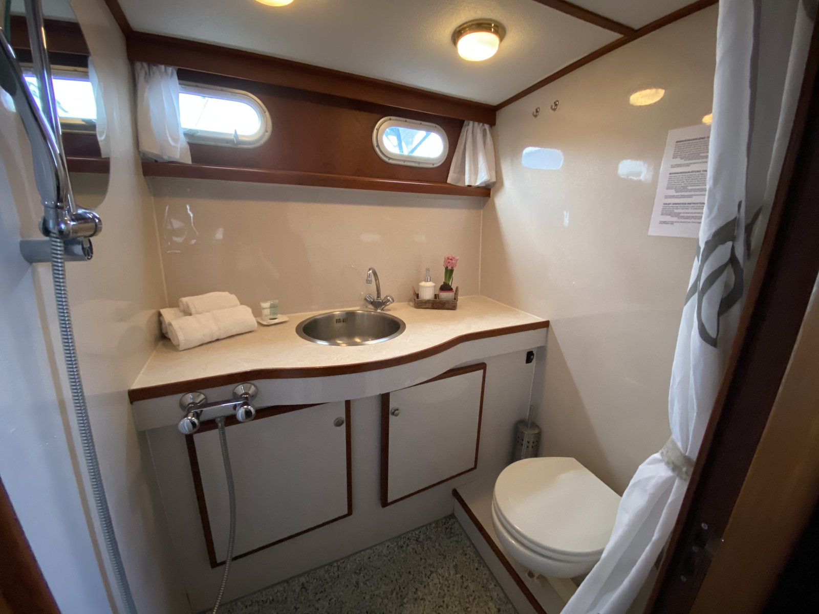 Atlas - Motor Yacht in Heukelum