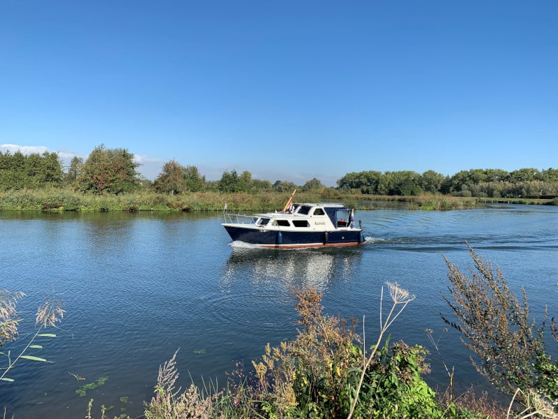 Australis - Motor Yacht in Heukelum
