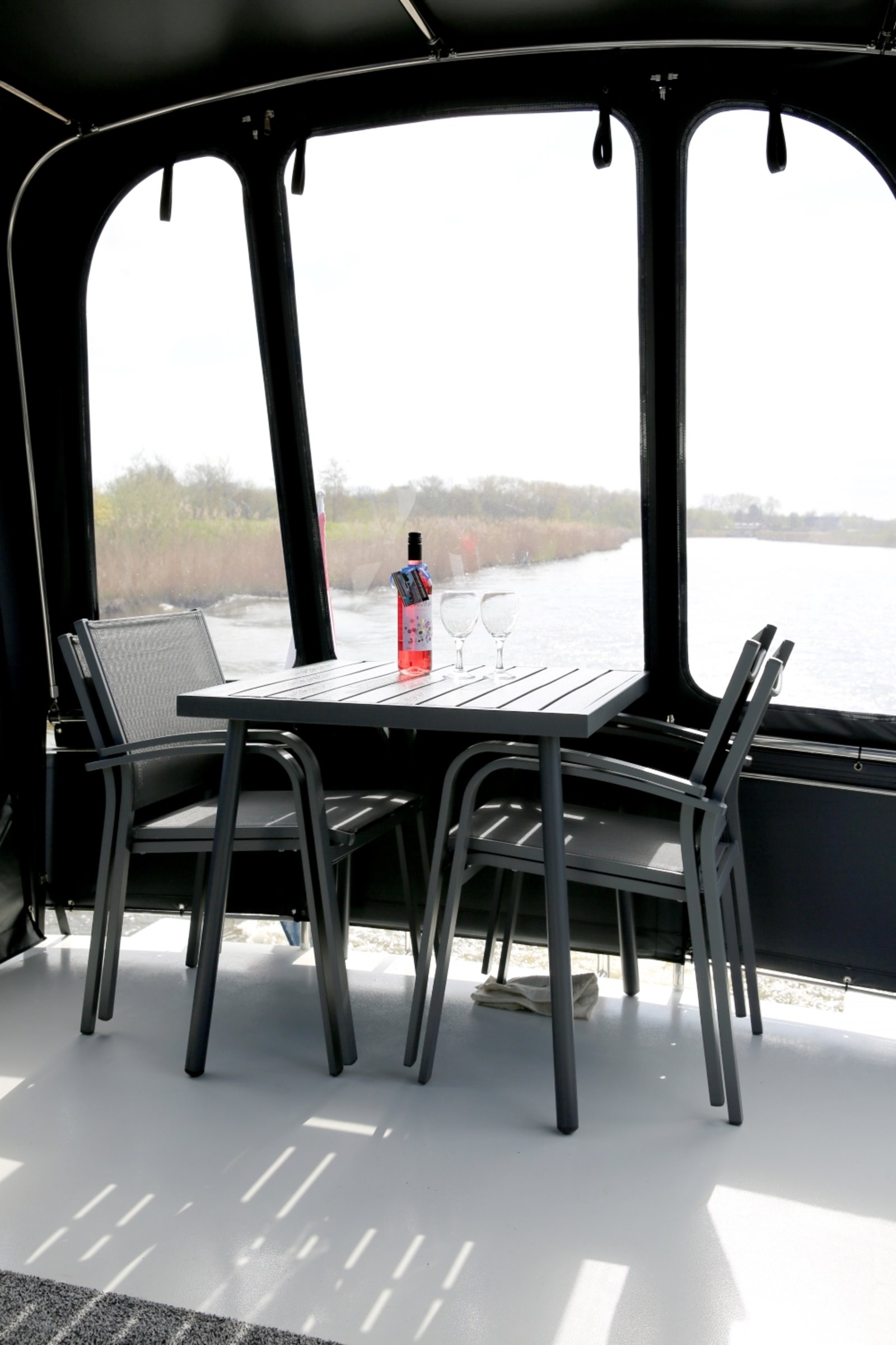 Antaris - Motor Yacht in Heukelum