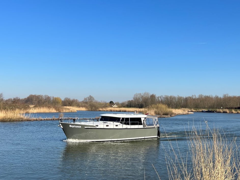 Neptunus - Motor Yacht in Heukelum