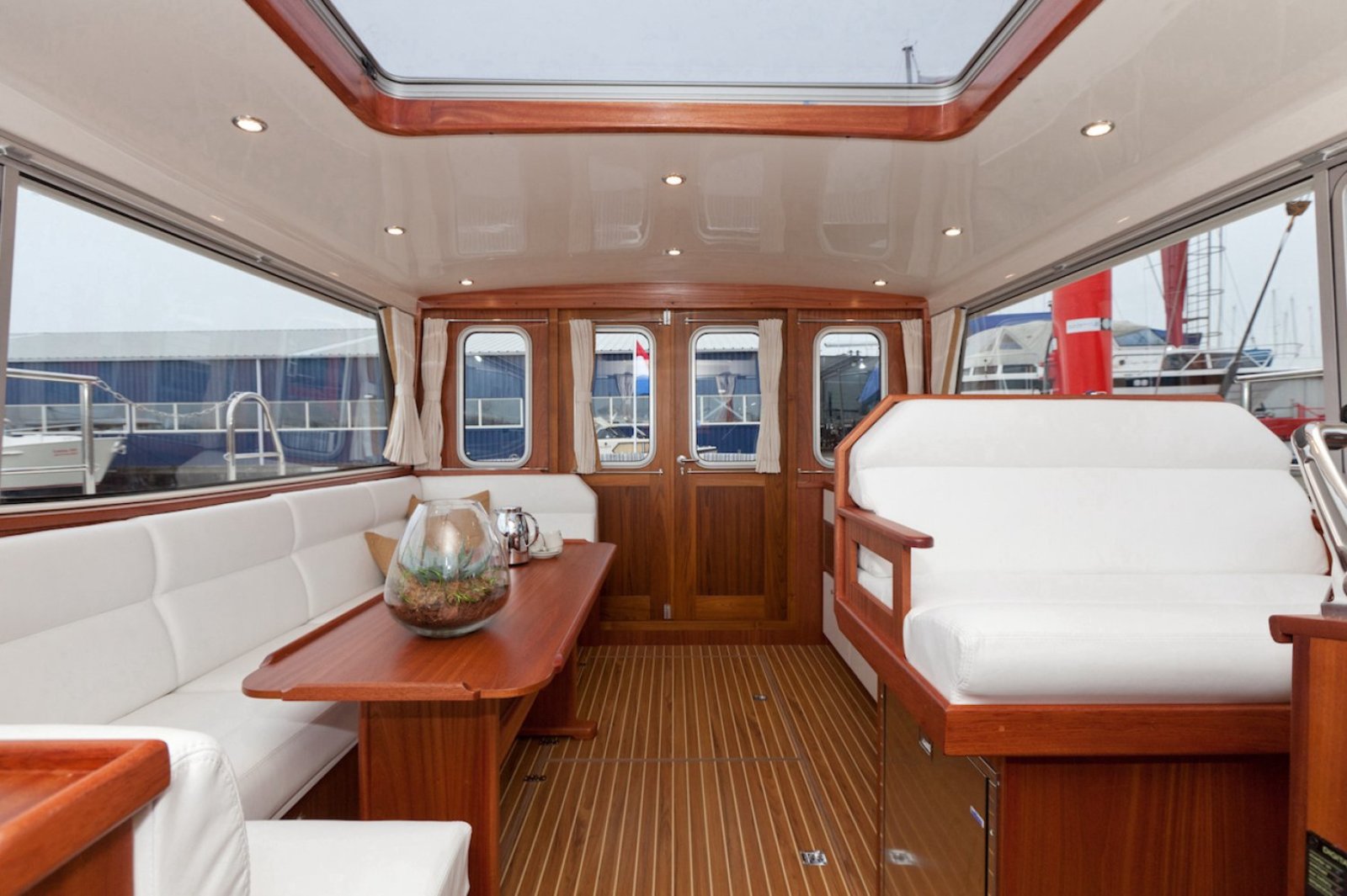 Neptunus - Motor Yacht in Heukelum