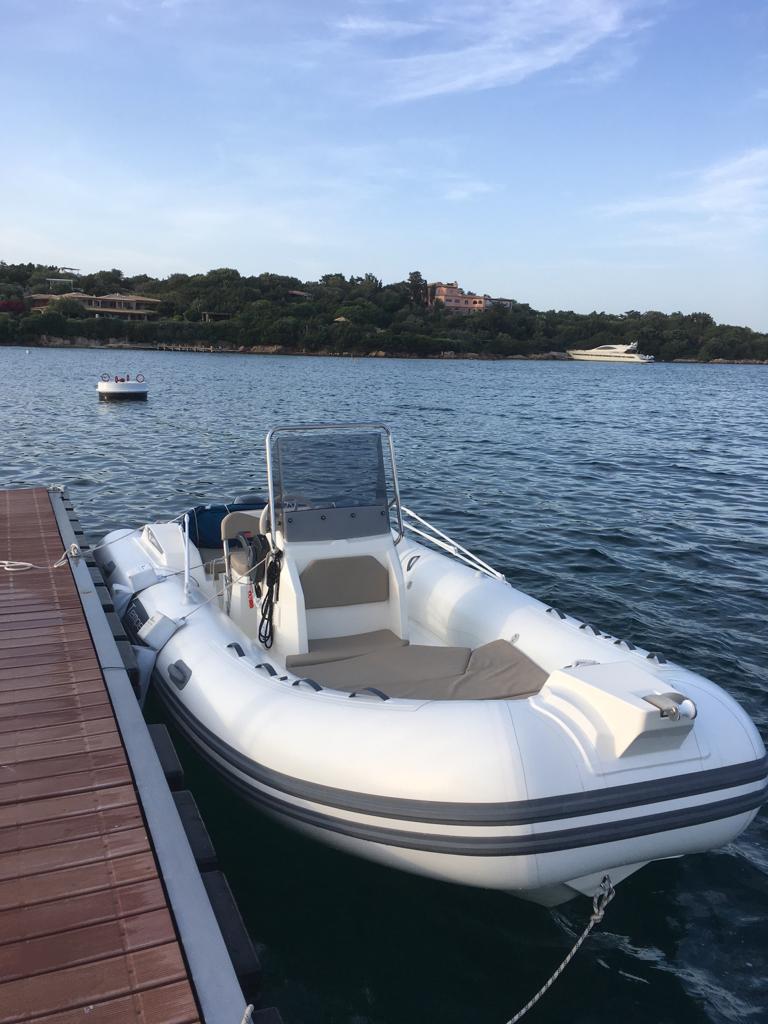 Cap 570 - Motor Yat içinde Porto Cervo