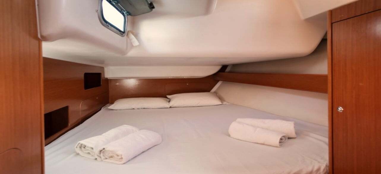 Ksenya - Sailboat in Nisi