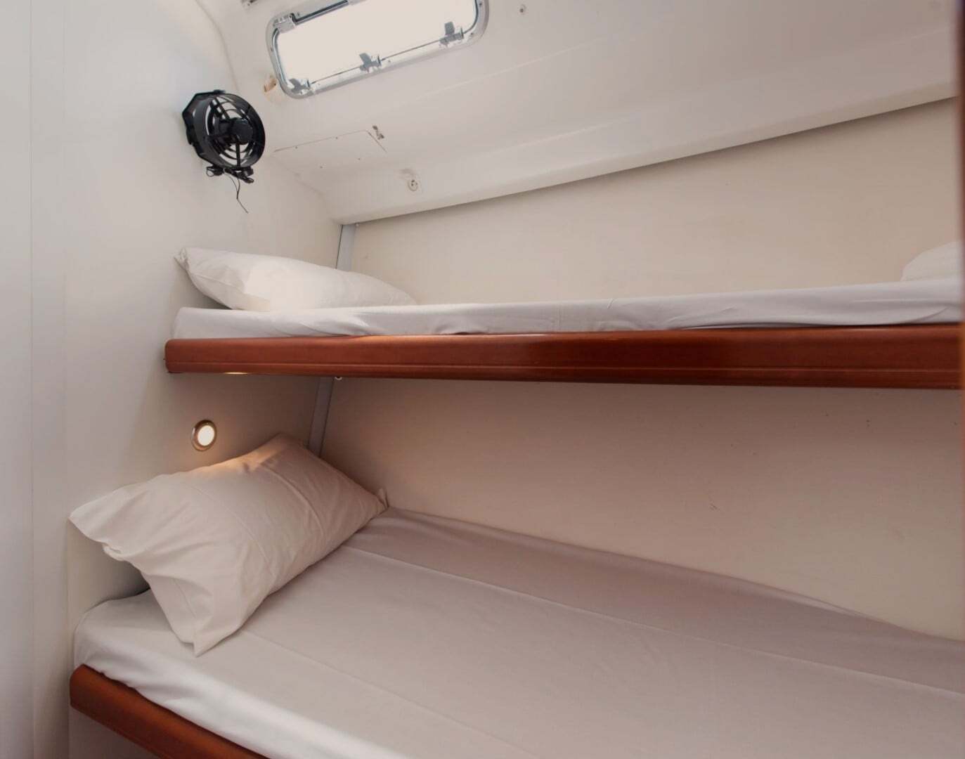 Ksenya - Sailboat in Nisi