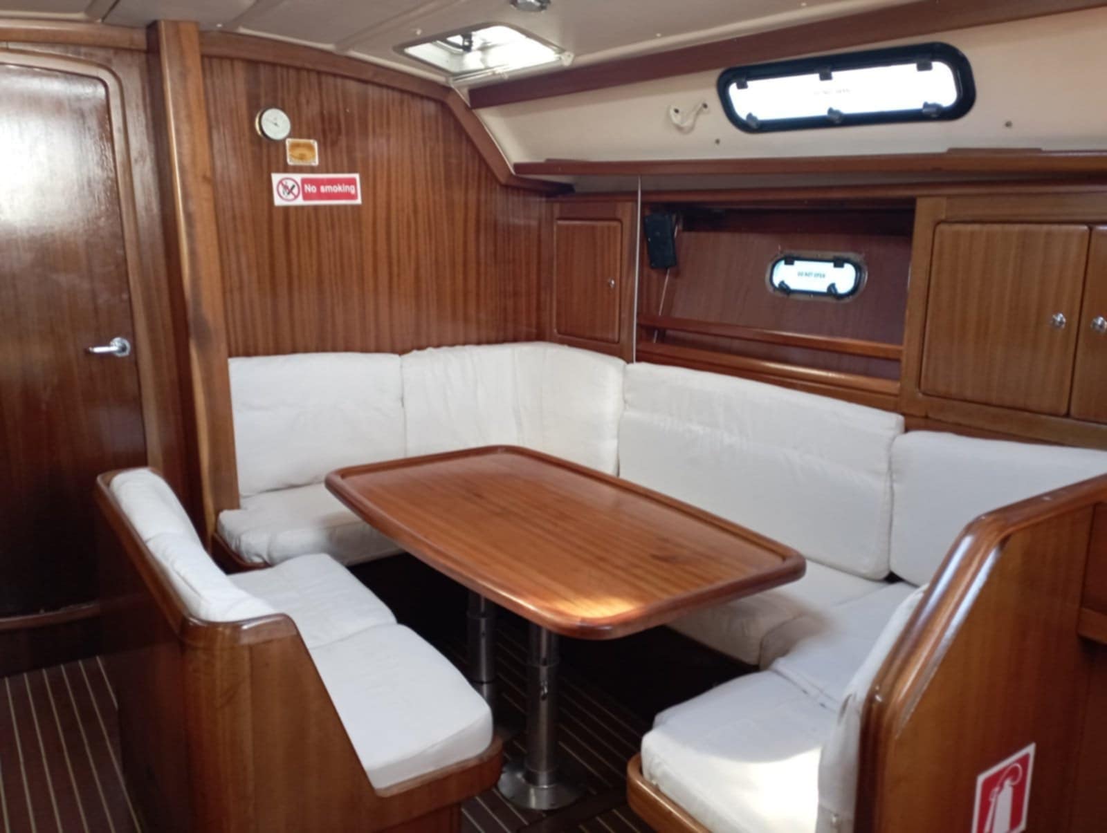 Salty Baby - Sailboat in Nisi