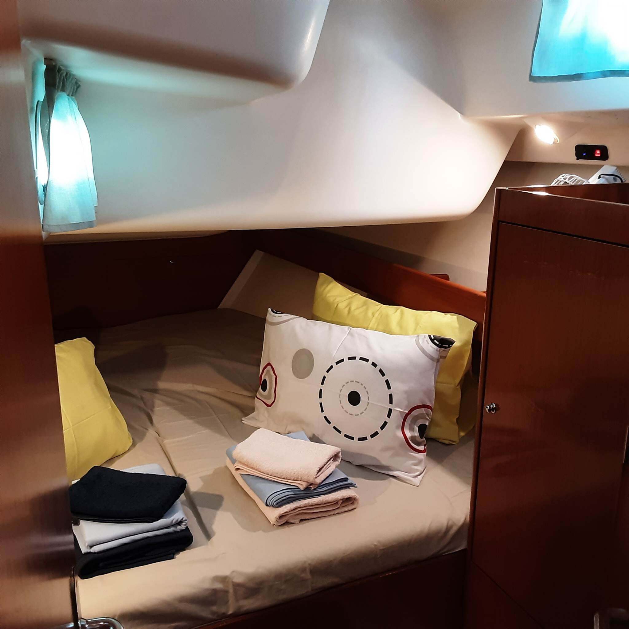 La Luna - Sailboat in Nisi