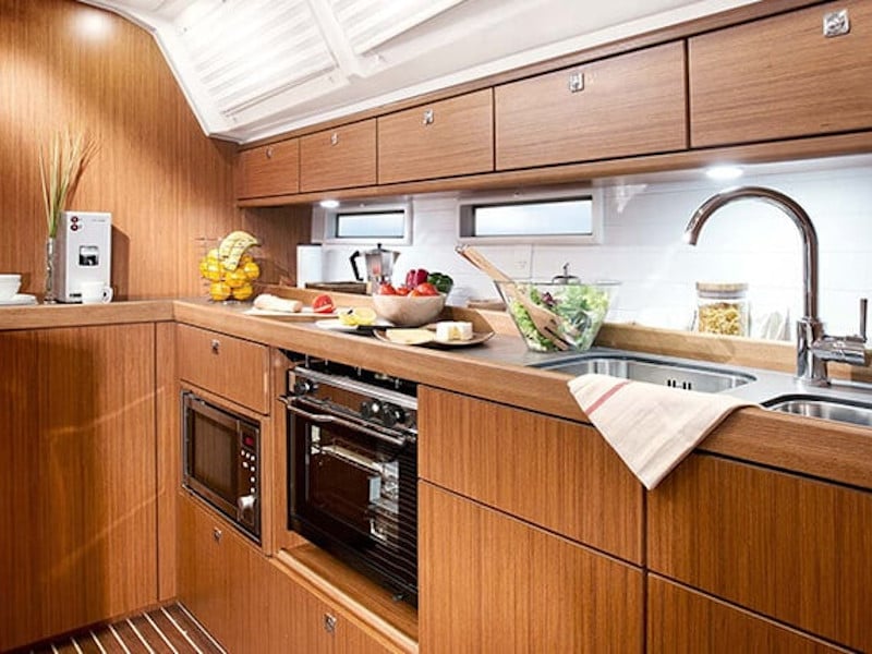 Captain John - Sailboat in Nikiana