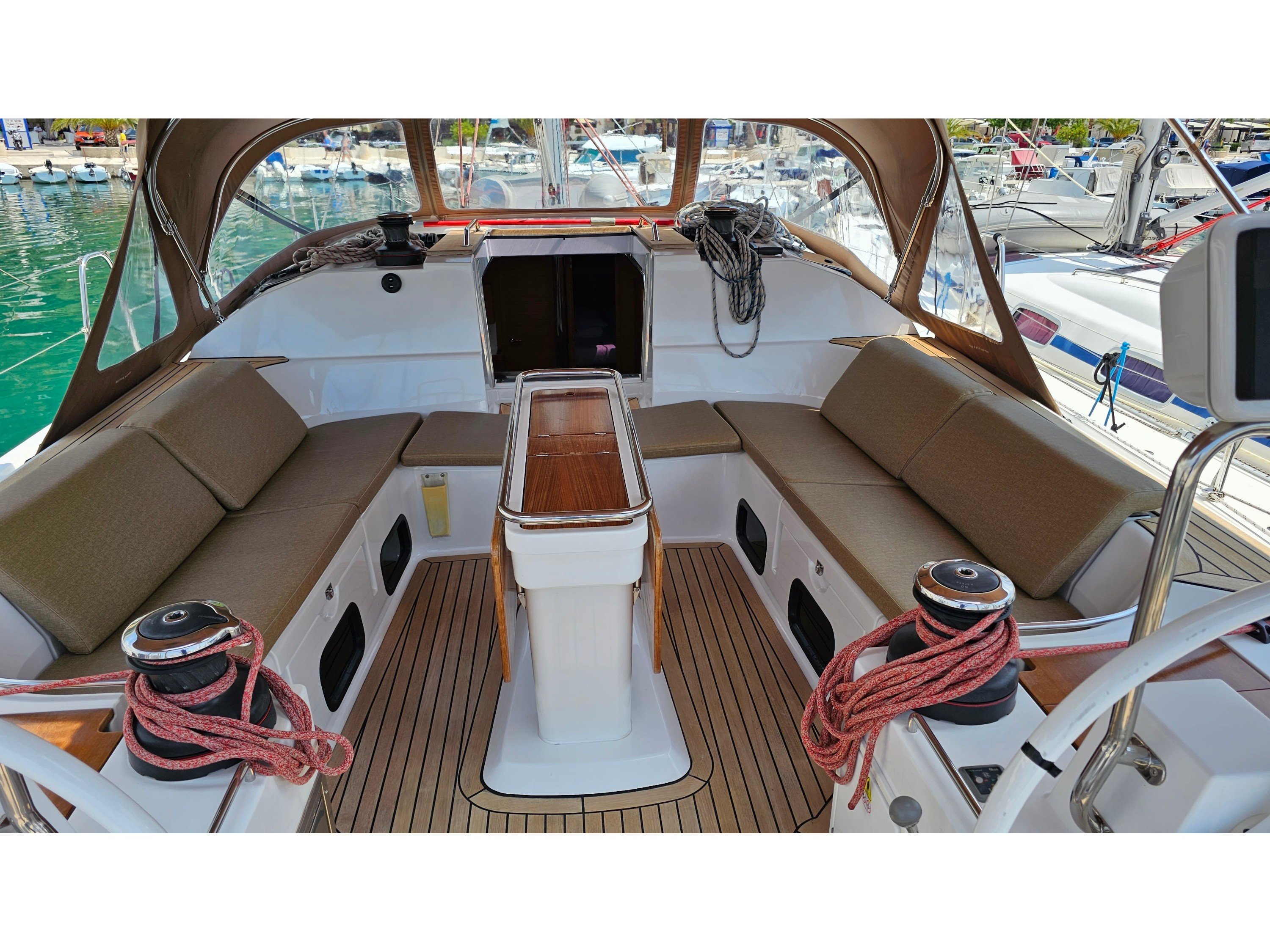 FINES DE CLAIRES - Sailboat in Baška Voda