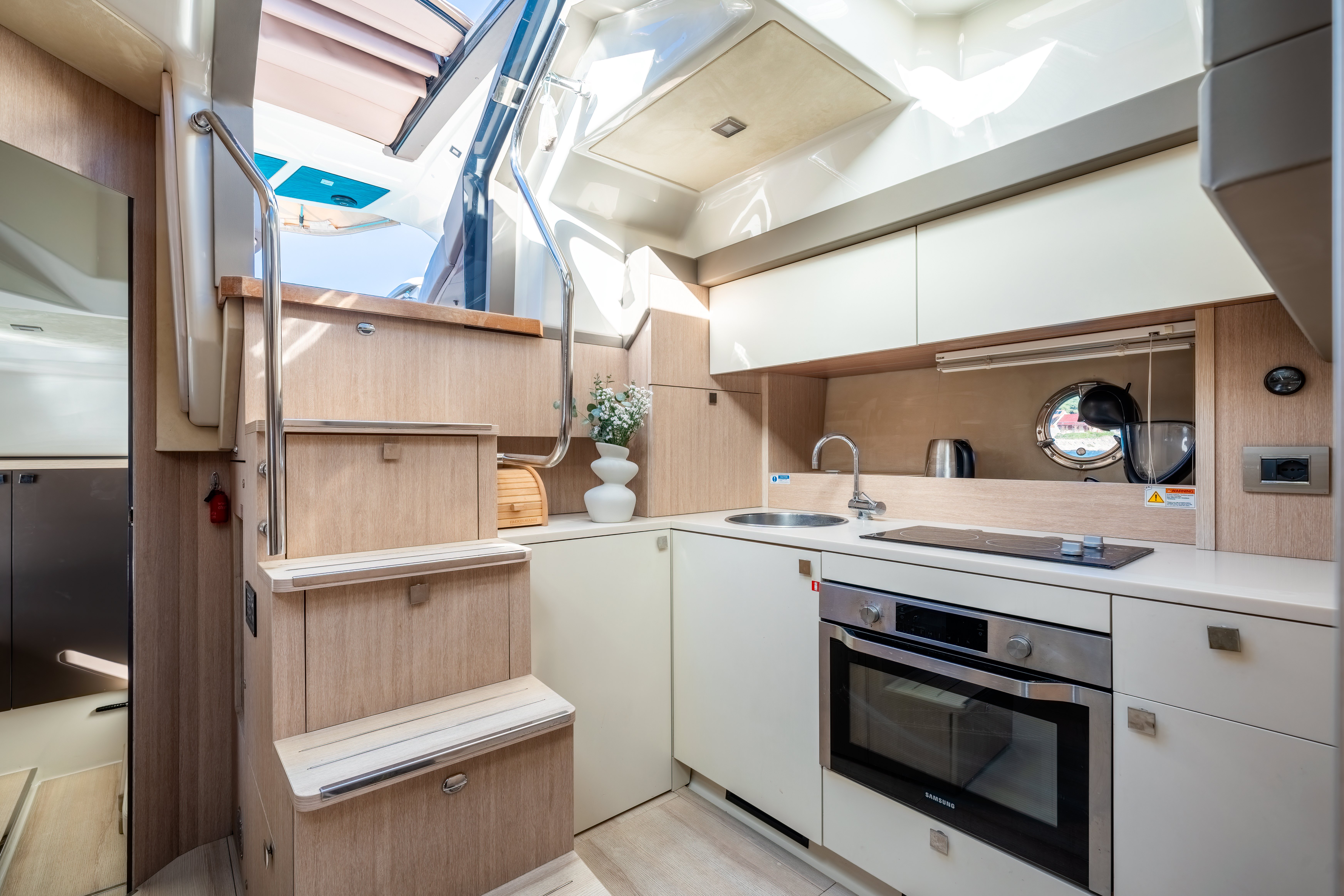 Principote - Motor Yat içinde Kaštel Gomilica