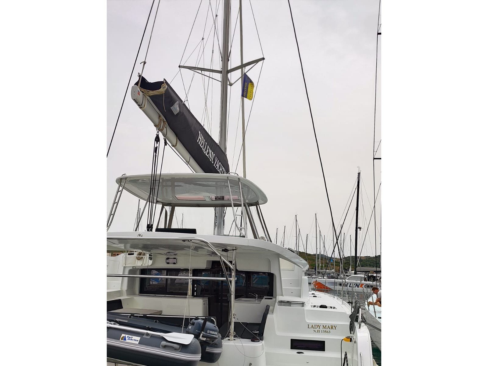 Lady Mary - Katamaran içinde Anatoliki Attiki