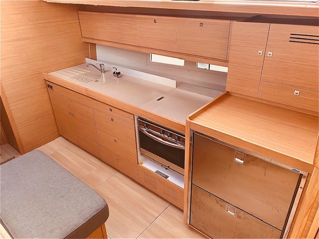 Ava - Yelkenli içinde Kontokali