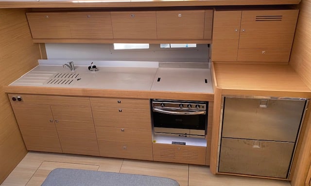 Ava - Yelkenli içinde Kontokali