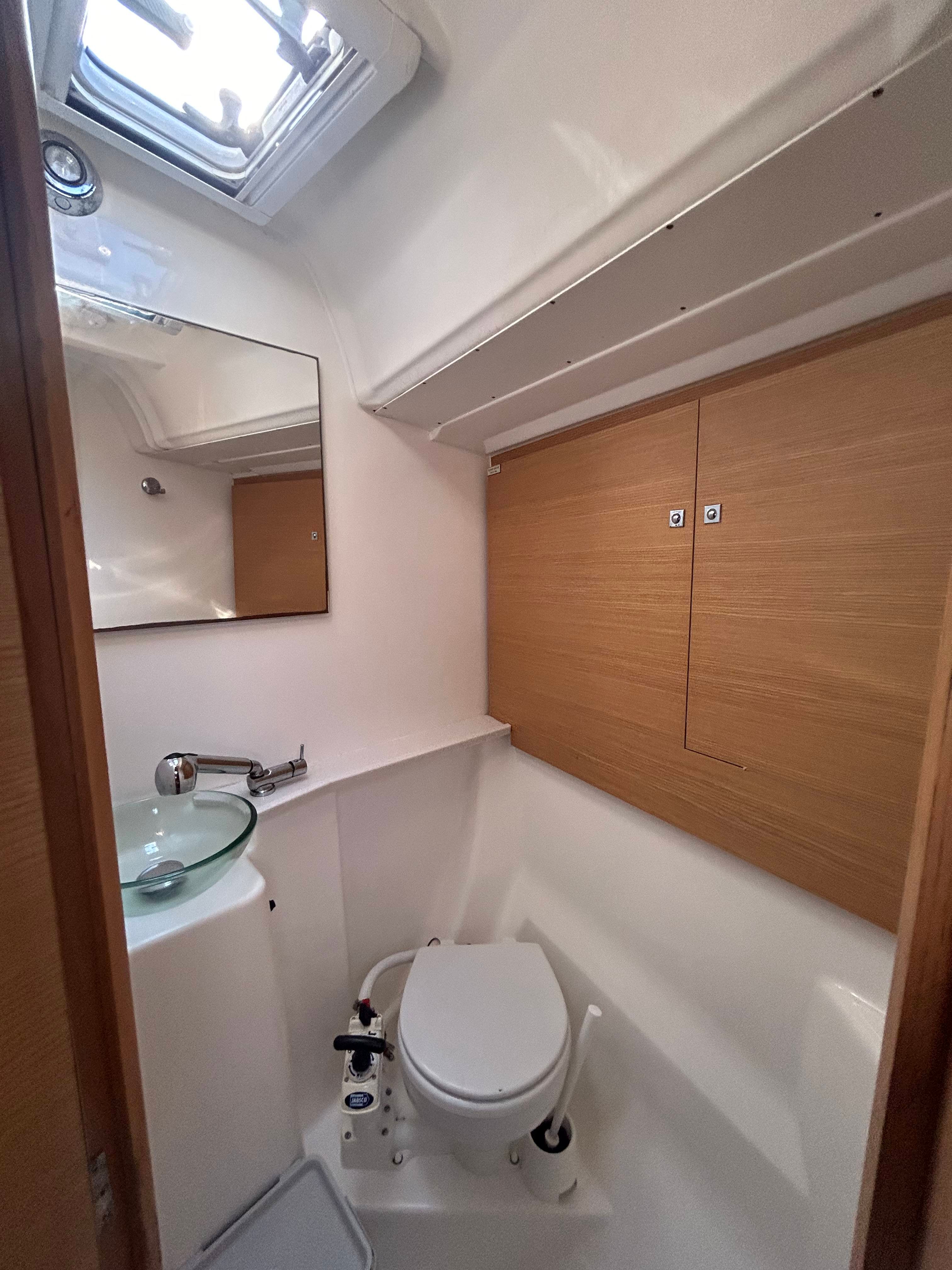 Tango I - Yelkenli içinde Kontokali